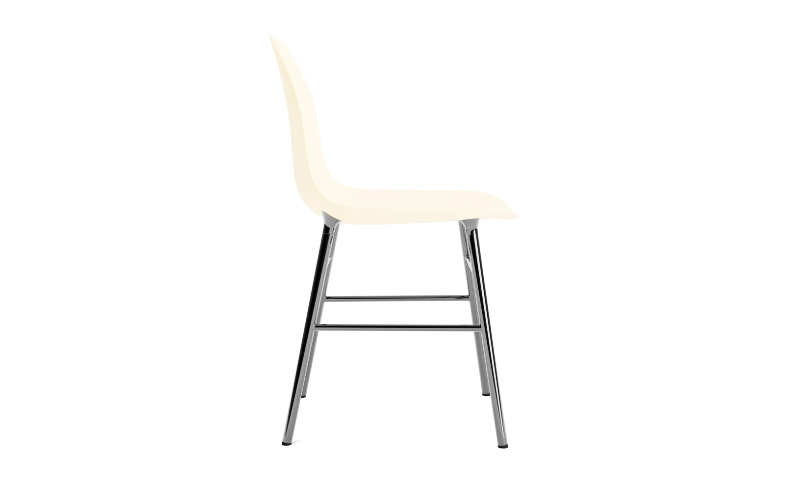 Entdecken Sie den Form Stuhl Creme/Chrom von Normann Copenhagen – ein zeitloses Möbelstück, das modernes skandinavisches Design und höchsten Komfort vereint.