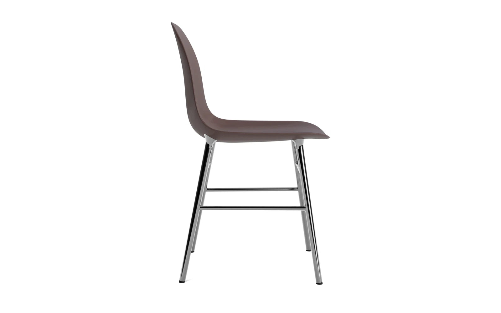 Stylischer Form Stuhl in Braun mit Chrombeinen von Normann Copenhagen – ideal für modernes Wohnen und zeitgemäße Einrichtung.