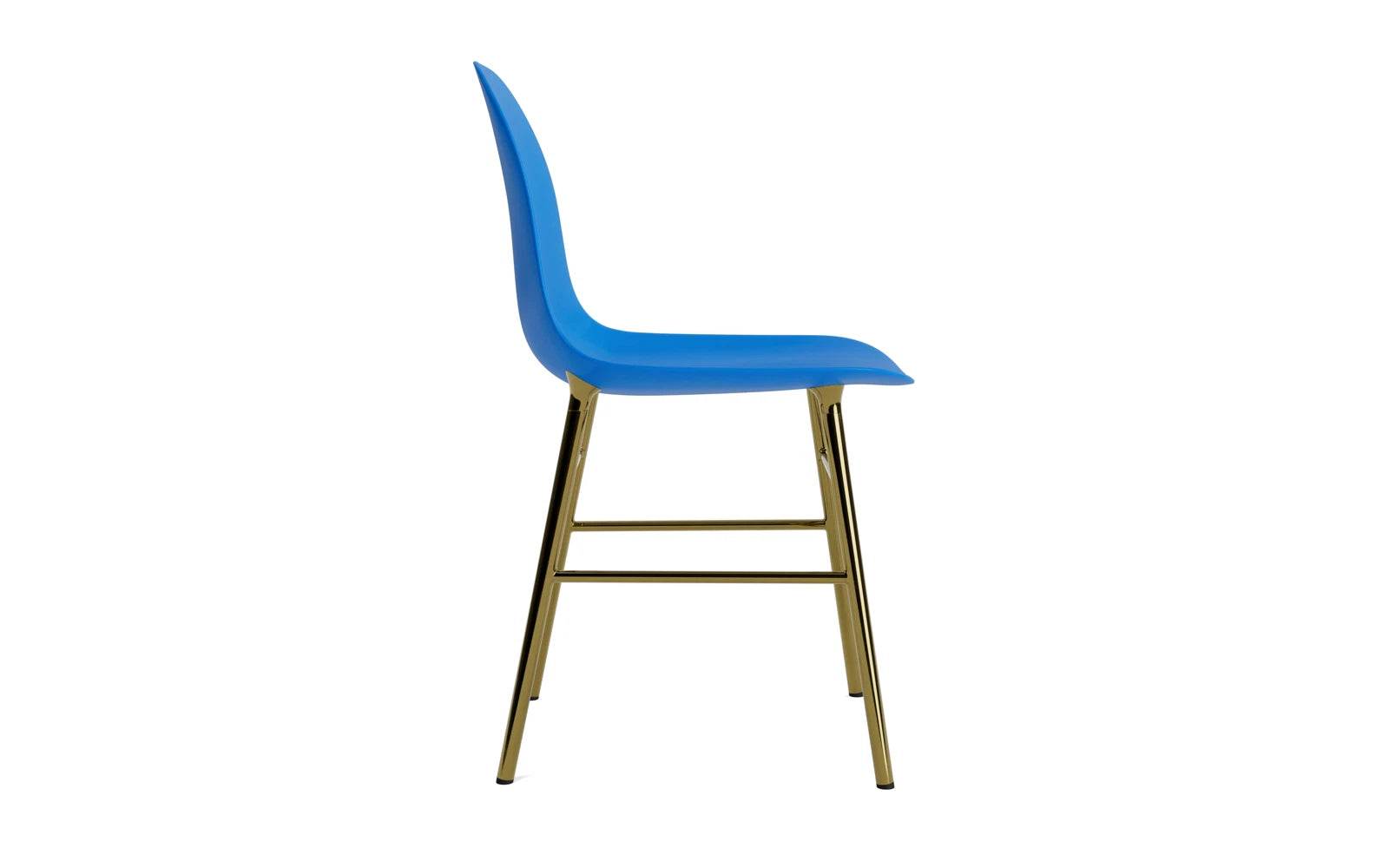 Eleganter Form Stuhl in strahlendem Blau mit luxuriösen Messingbeinen – perfektes Möbelstück für modernes Wohndesign.