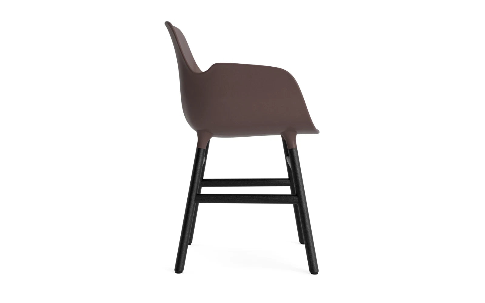 Entdecken Sie den Form Lehnstuhl Braun/Schwarz von Normann Copenhagen – ein stilvolles Möbelstück, das skandinavische Eleganz und Komfort vereint.