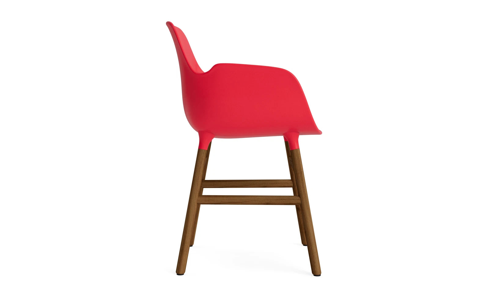 Entdecken Sie den Form Lehnstuhl in leuchtendem Rot und Walnuss – ein stilvolles Designhighlight, das Komfort und Qualität vereint.