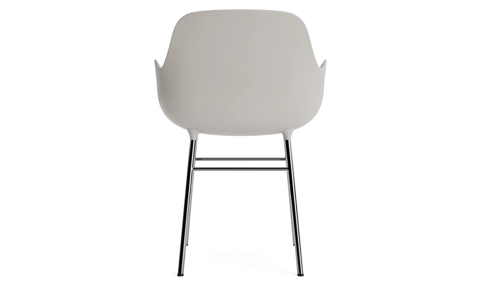 Eleganter Lehnstuhl in sanftem Grau mit Chromdetails, ideal für komfortable und stilvolle Sitzgelegenheiten im Wohnbereich.