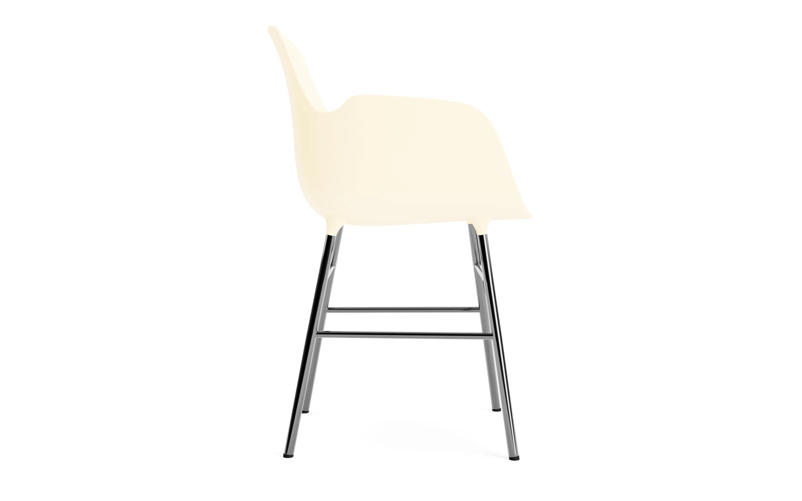 Moderner Lehnstuhl in Creme mit glänzenden Chrombeinen, ideal für stilvolle Wohnräume und gemütliche Sitzgelegenheiten.