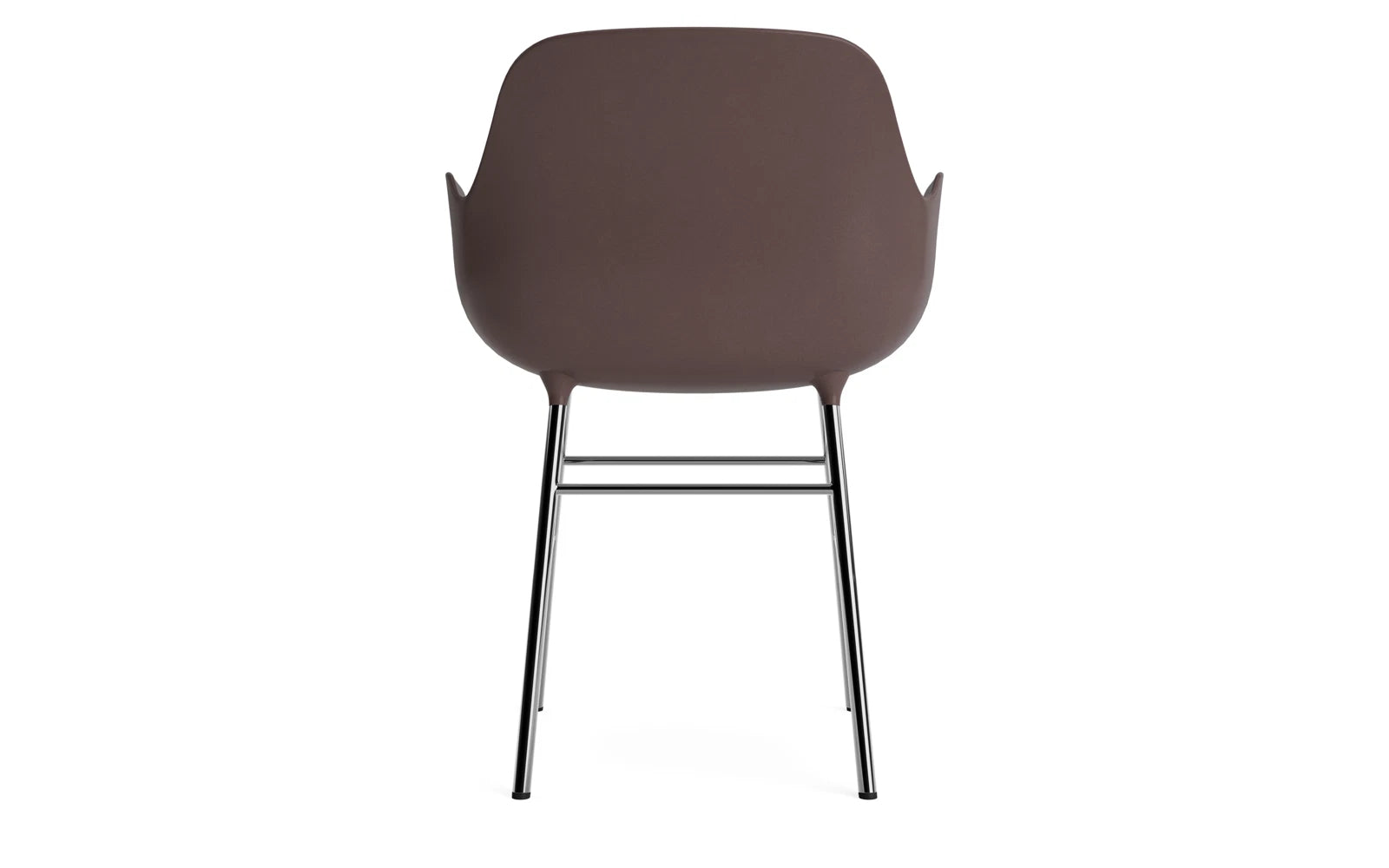 Stylischer Form Lehnstuhl in edlem Chrom und warmem Braun von Normann Copenhagen, perfekt für stilvolle Wohnräume mit bequemen Armlehnen.