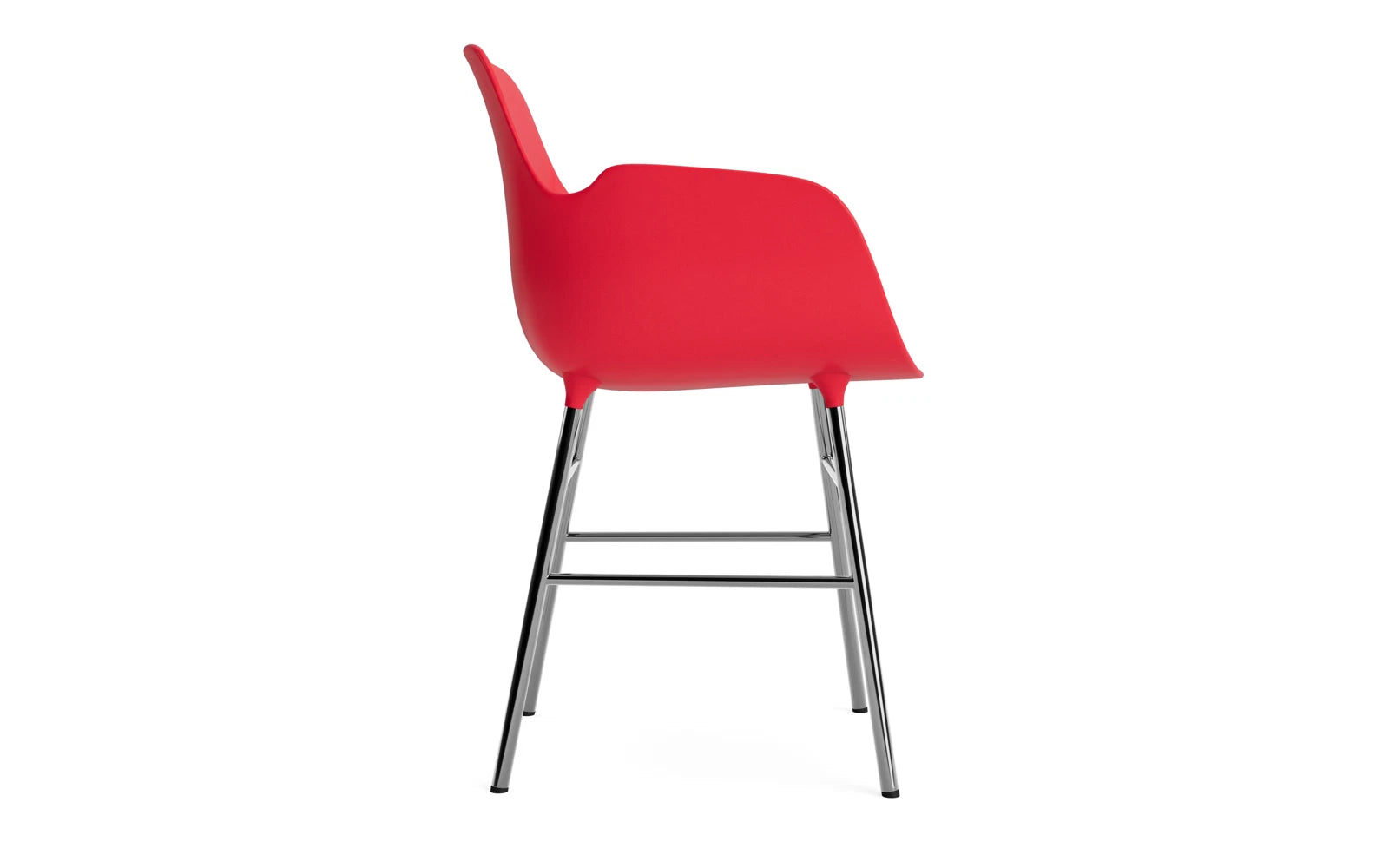 Entdecken Sie den Form Lehnstuhl in leuchtendem Rot von Normann Copenhagen – ein stilvolles Designhighlight, das jedem Raum Eleganz verleiht.
