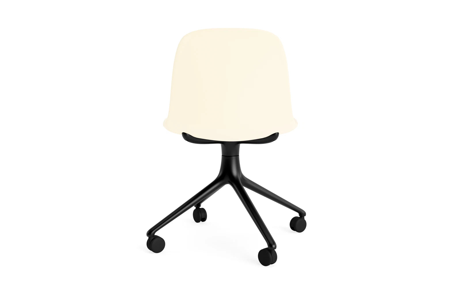 Entdecken Sie den eleganten Form Drehstuhl 4W von Normann Copenhagen, der mit schwarzem Aluminium und cremefarbenem Bezug stilvolle Akzente setzt.