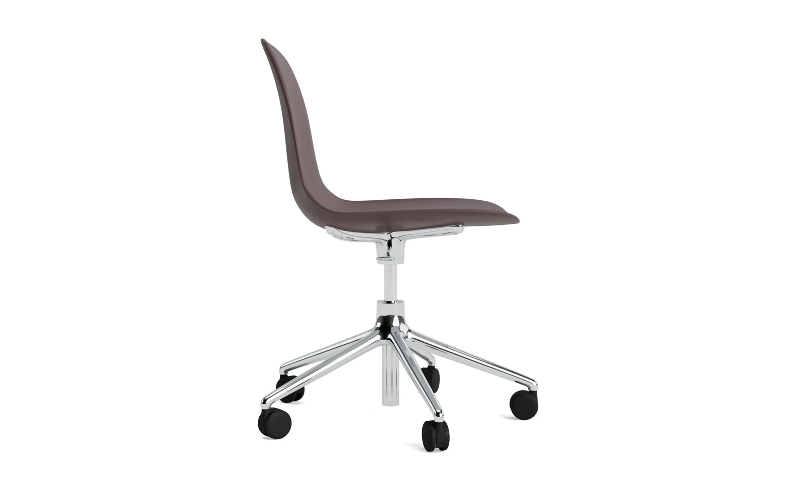 Erleben Sie den Form Drehstuhl Braun/Aluminium von Normann Copenhagen – stilvolles Design, hohe Flexibilität und zahlreiche Personalisierungsoptionen.