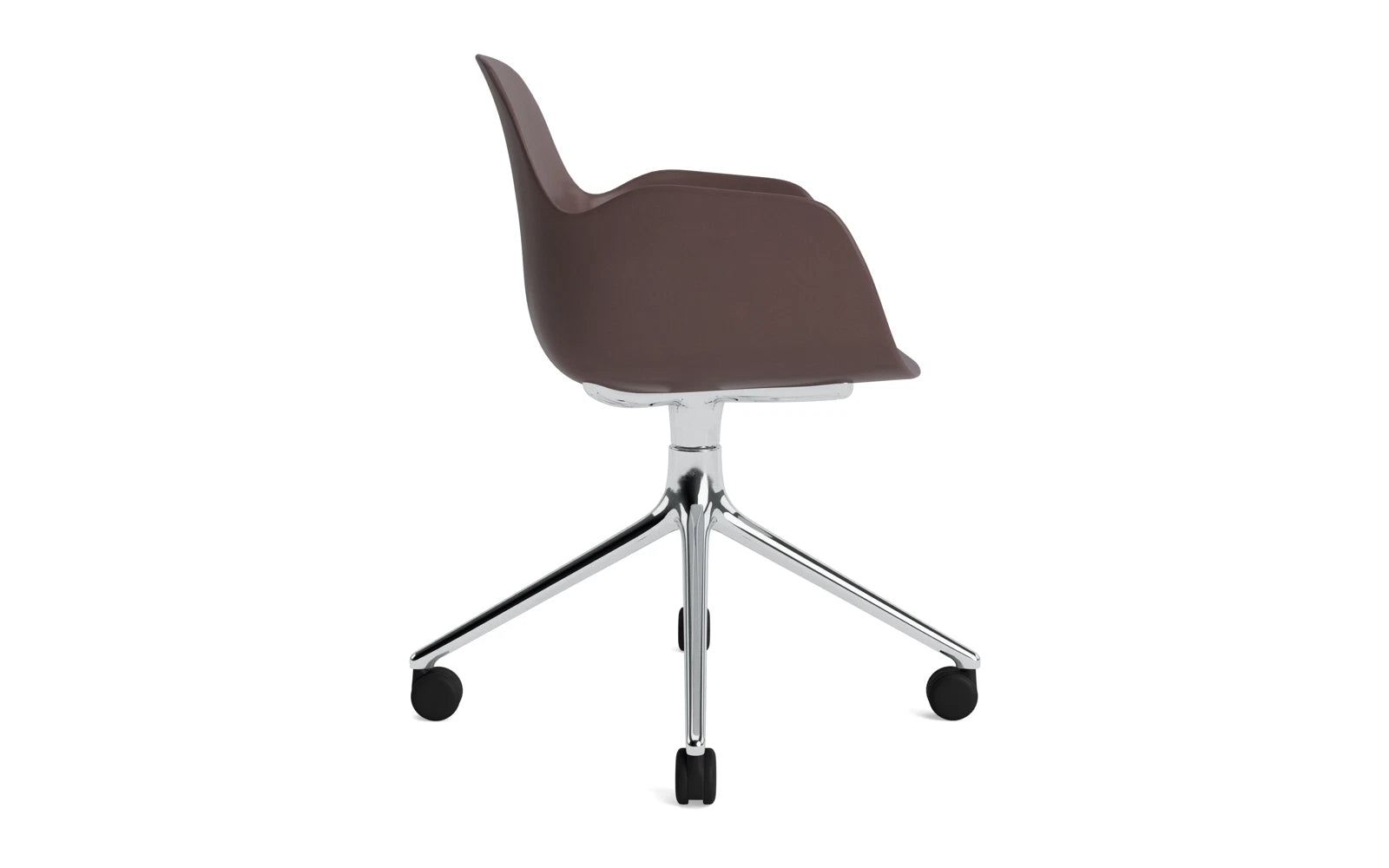 Eleganter Form Drehstuhl 4W von Normann Copenhagen, gefertigt aus Aluminium und braunem Material, perfekt für stilvolle Büros.