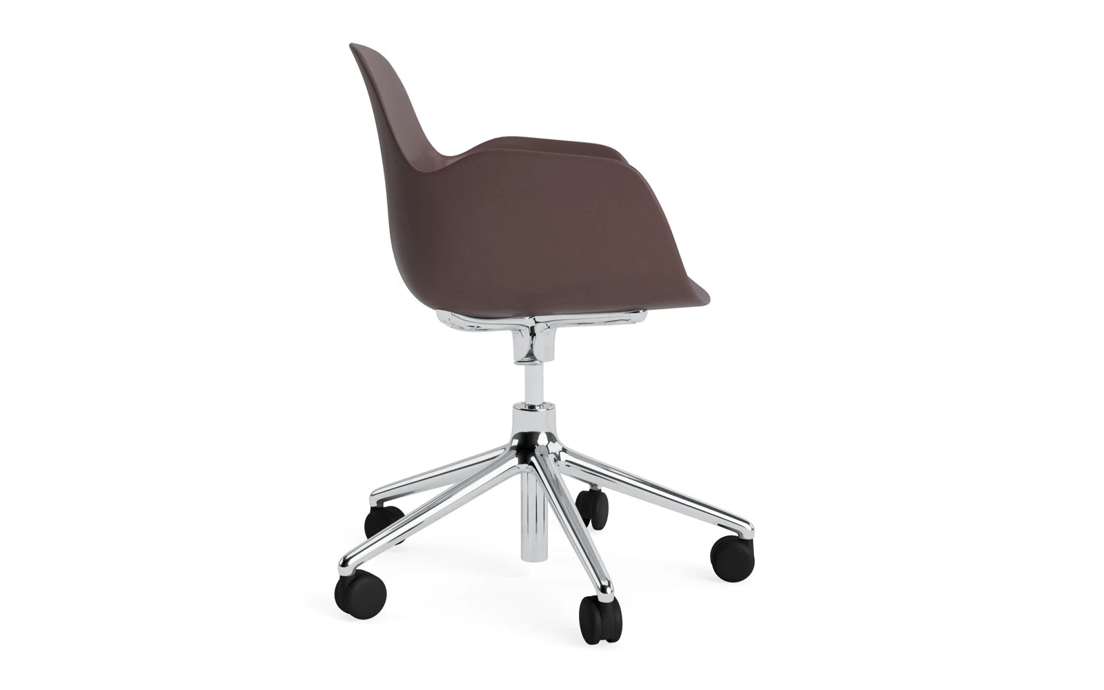Eleganter Form Drehstuhl mit Rollen in warmem Braun und Aluminium, ideal für ein modernes Arbeitsumfeld und hohen Sitzkomfort.