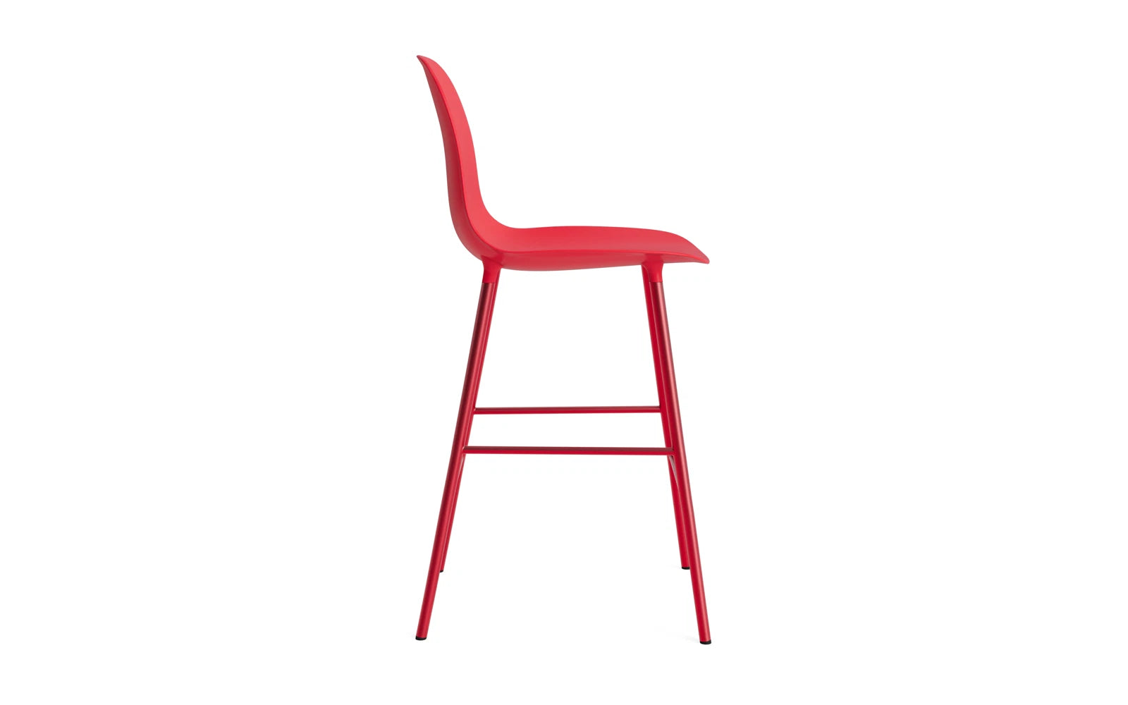Der Form Barstuhl von Normann Copenhagen in strahlendem Rot – ein eleganter, zeitgemäßer Sitz, der Farbe und Stil in Ihre Einrichtung bringt.