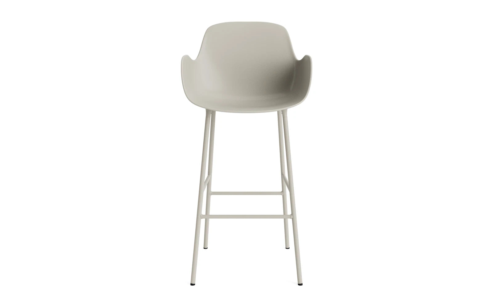 Erleben Sie den Form Barstuhl mit Armlehne von Normann Copenhagen. Mit 75 cm Höhe und elegantem hellgrau bietet er Komfort und zeitgemäßes Design.