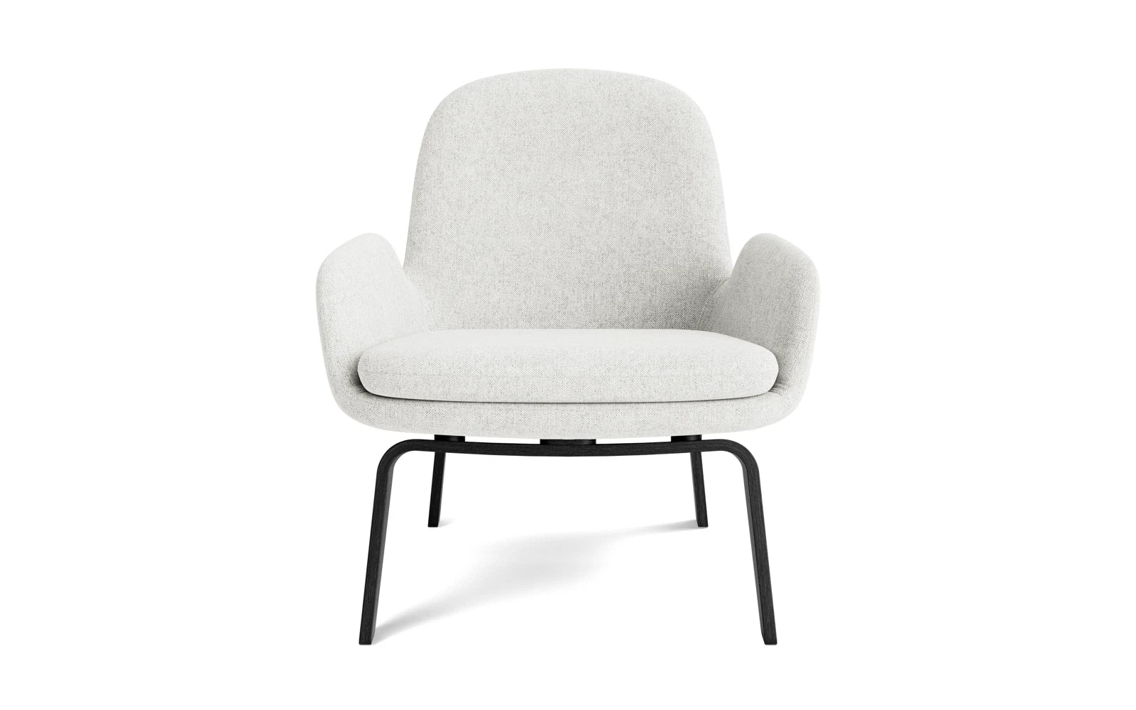 Entdecken Sie den Era Lounge-Sessel mit niedrigem Design aus schwarzer Eiche und feinem Hallingdal-Stoff – ideal für moderne Wohnräume.