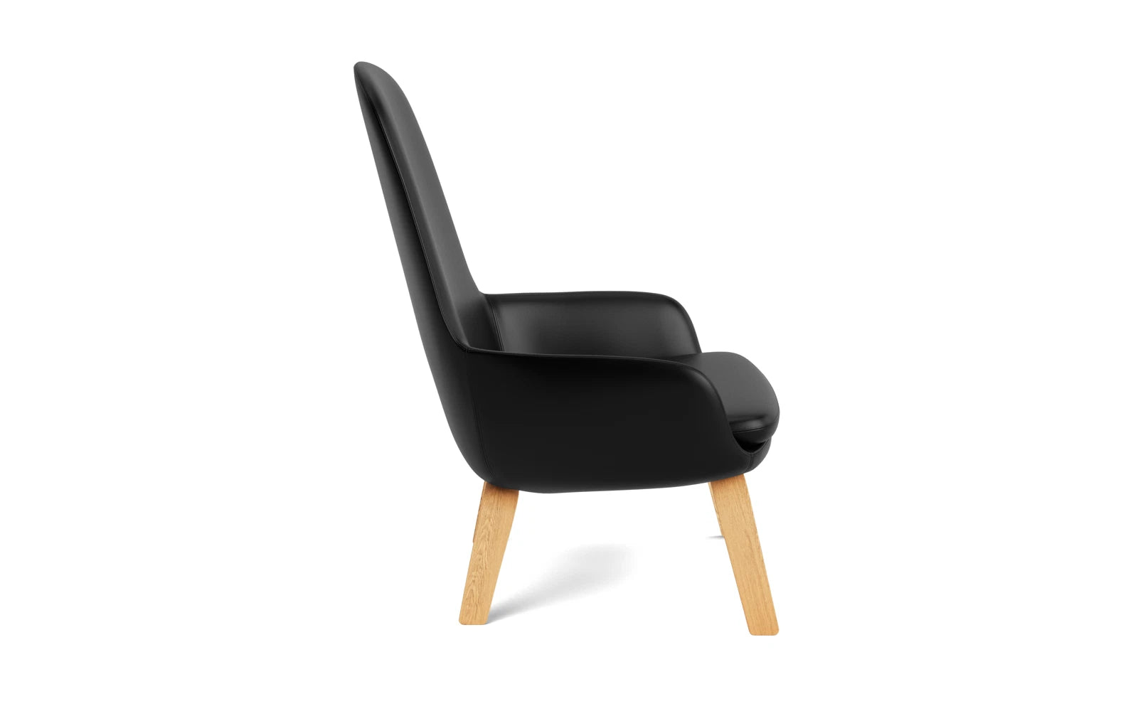 Eleganter Era Lounge-Sessel in Eiche von Normann Copenhagen, ideal für stilvolle Wohnräume und entspannende Momente.