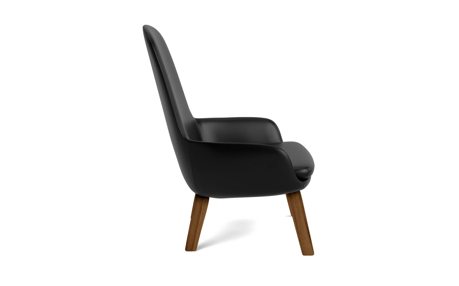 Eleganter Era Lounge-Sessel in hochwertigem Walnuss, perfekt für stilvolle Wohnräume und entspannte Momente.