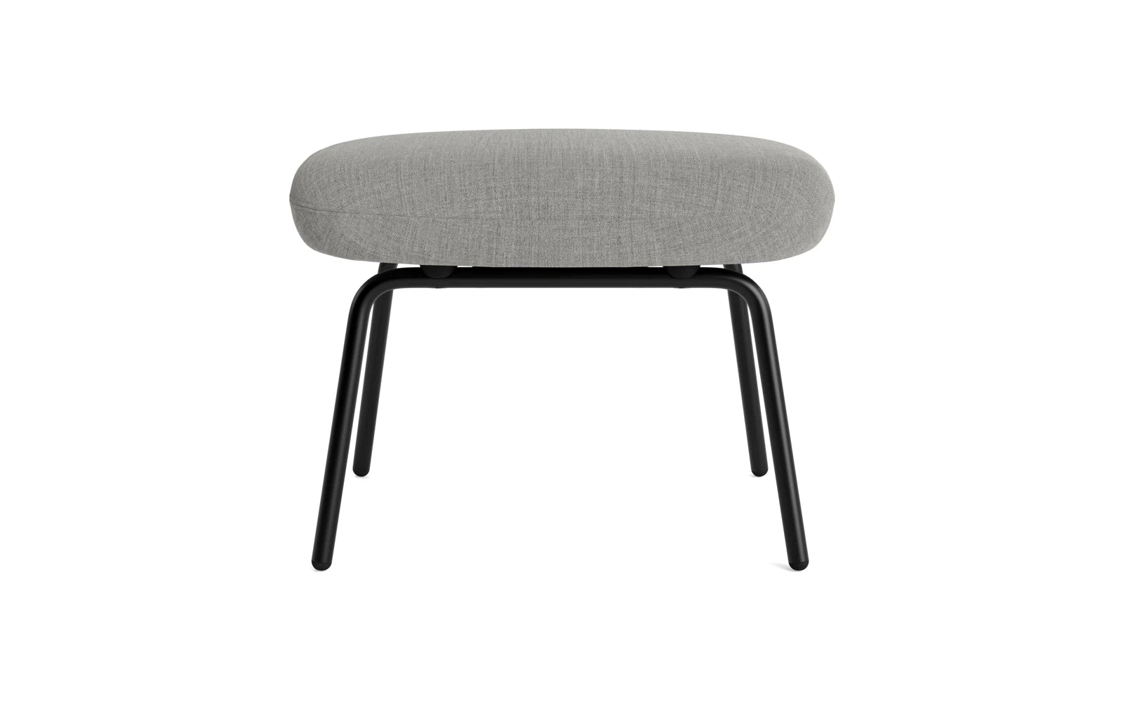 Der Era Fusshocker von Normann Copenhagen vereint robusten schwarzen Stahl mit modernem Remix-Stoff und setzt stilvolle Akzente in jedem Raum.