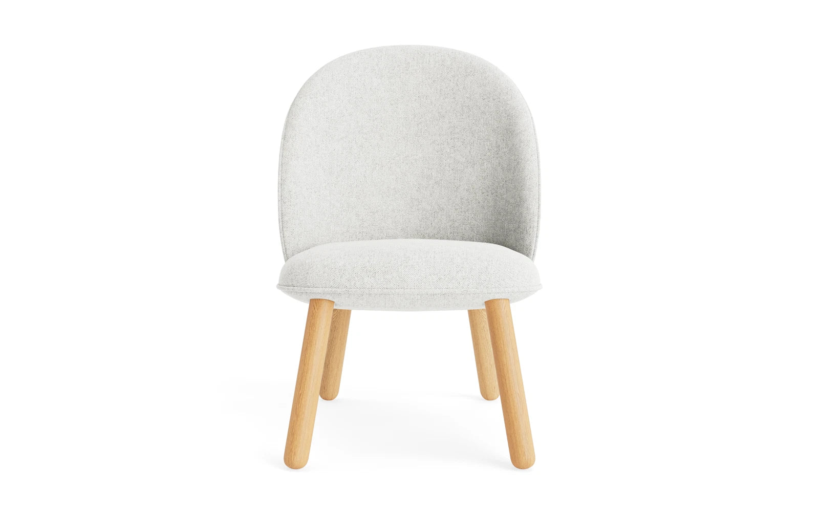 Der Ace Lounge-Sessel von Normann Copenhagen vereint edles Eichenholz mit hochwertigem Hallingdal-Stoff für zeitlose Eleganz und Komfort.
