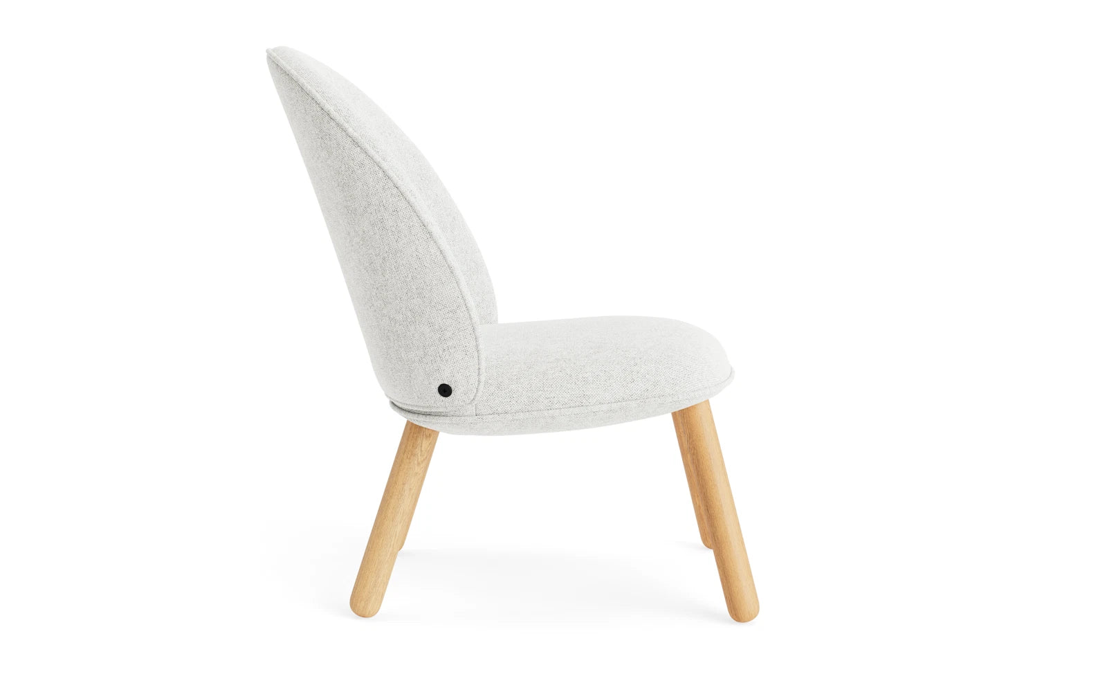 Stilvoller Ace Lounge-Sessel aus Eichenholz mit hochwertigem Hallingdal-Stoff, perfekt für gemütliche Wohnräume und entspannende Momente.