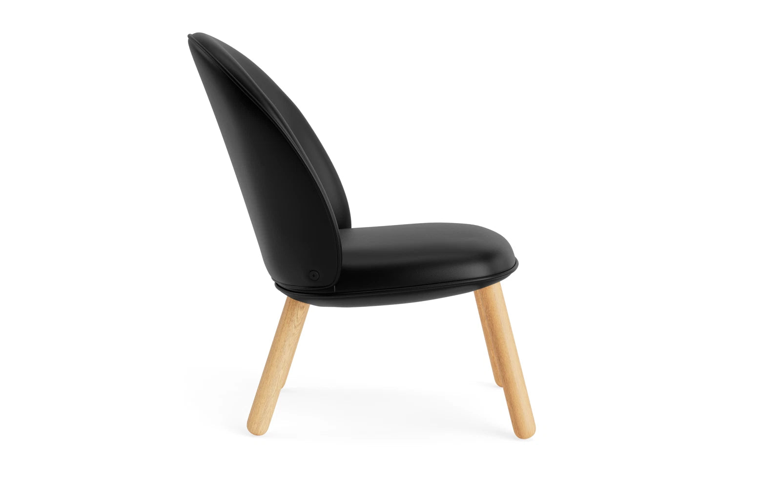 Stilvoller Ace Lounge-Sessel in Eiche von Normann Copenhagen, perfekt für gemütliche Leseecken und modernes Interieur.