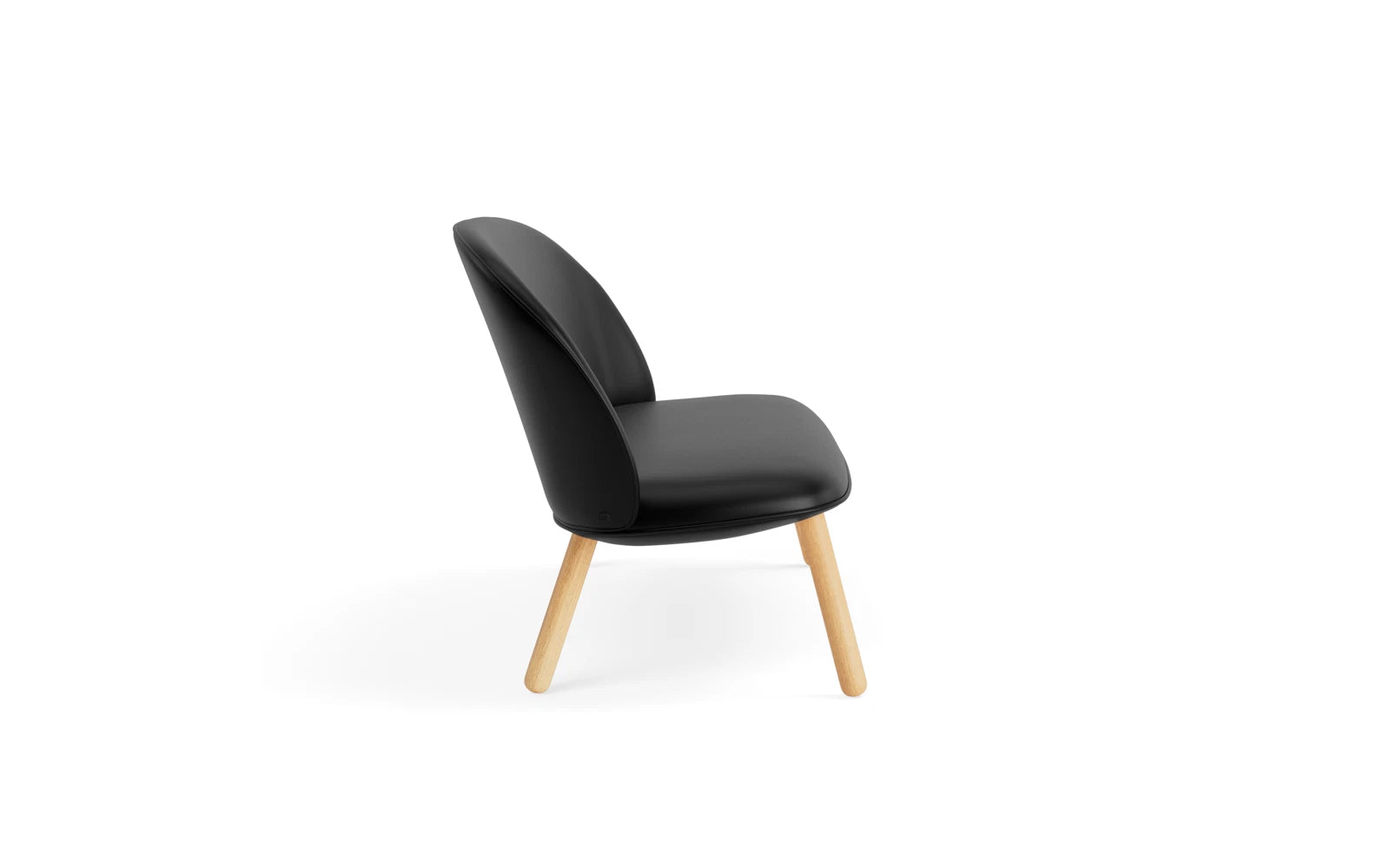 Das Ace Sofa Eiche Ultra von Normann Copenhagen bietet stilvollen Komfort für zwei Personen und besticht durch sein zeitloses Design und edle Eichenholzdetails.