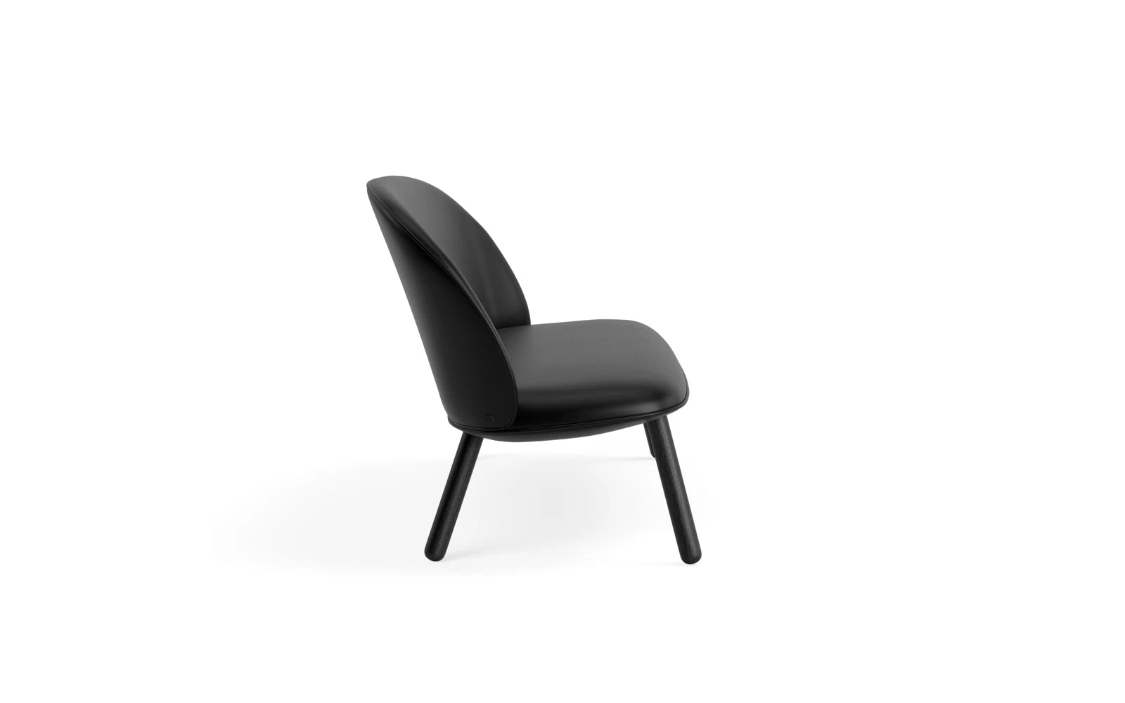 Elegantes 2er Sofa Ace in schwarzer Eiche Ultra von Normann Copenhagen – perfektes Zusammenspiel aus modernem Stil und Komfort.