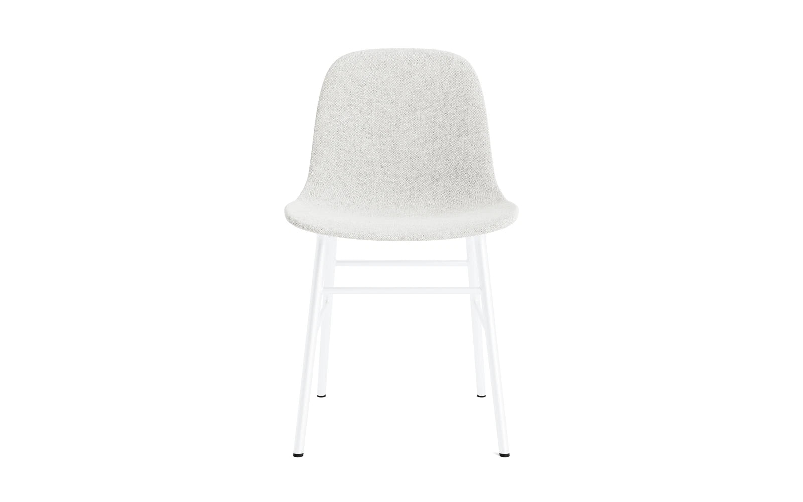 Erleben Sie den Form Stuhl von Normann Copenhagen: gepolstert in stilvollem Weiß, kombiniert er robusten Stahl mit luxuriösem Hallingdal-Stoff für höchsten Sitzkomfort.