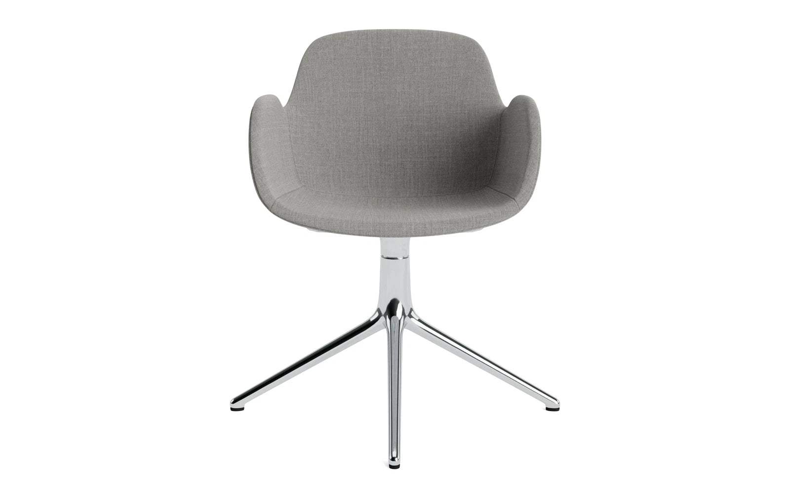 Eleganter Form Drehstuhl 4L von Normann Copenhagen, gepolstert und aus Aluminium, ideal für modernes Wohnen mit Armlehnen.