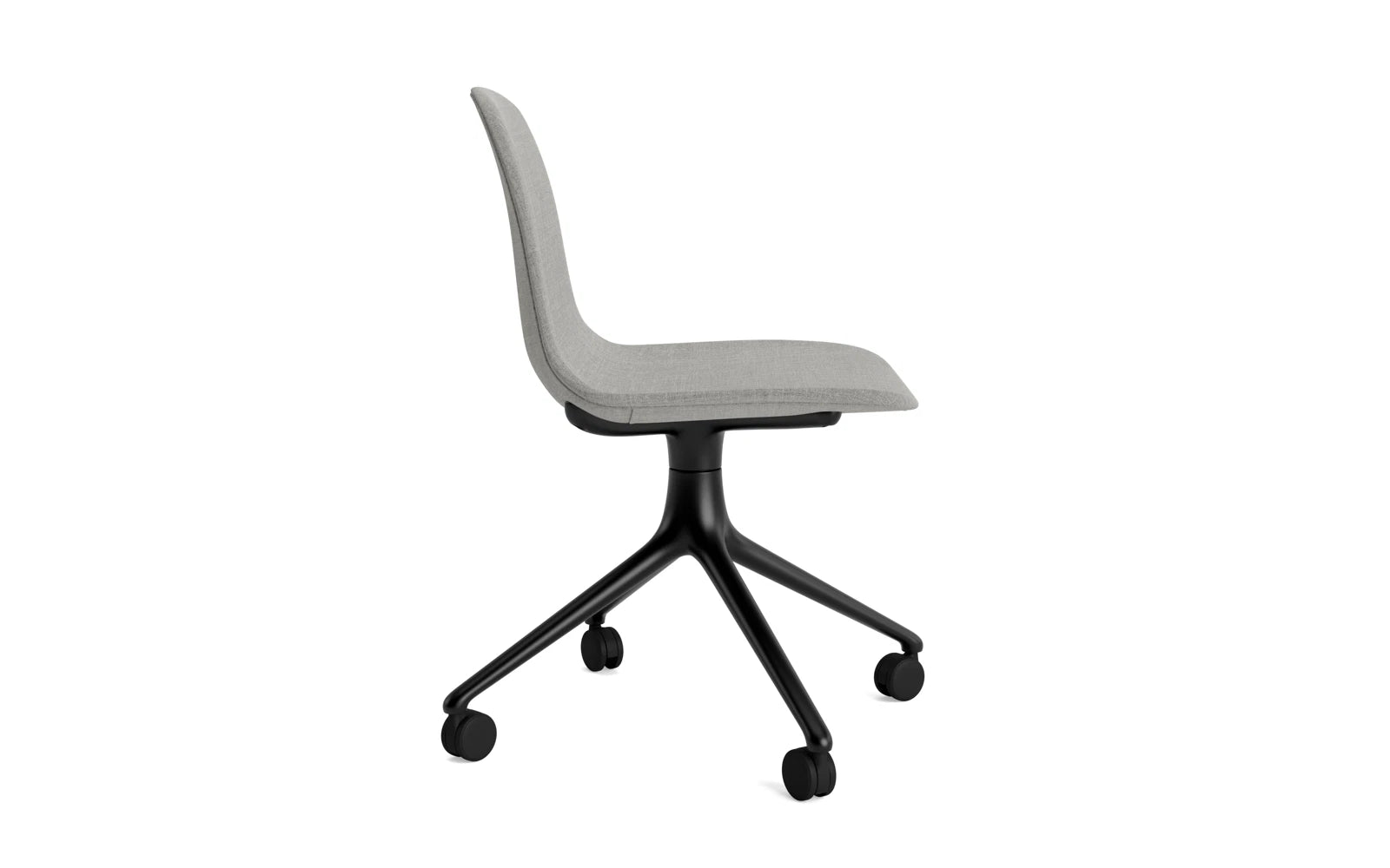 Eleganter Form Drehstuhl 4W von Normann Copenhagen mit robustem Aluminiumrahmen und weichem Vollpolster für höchsten Sitzkomfort.