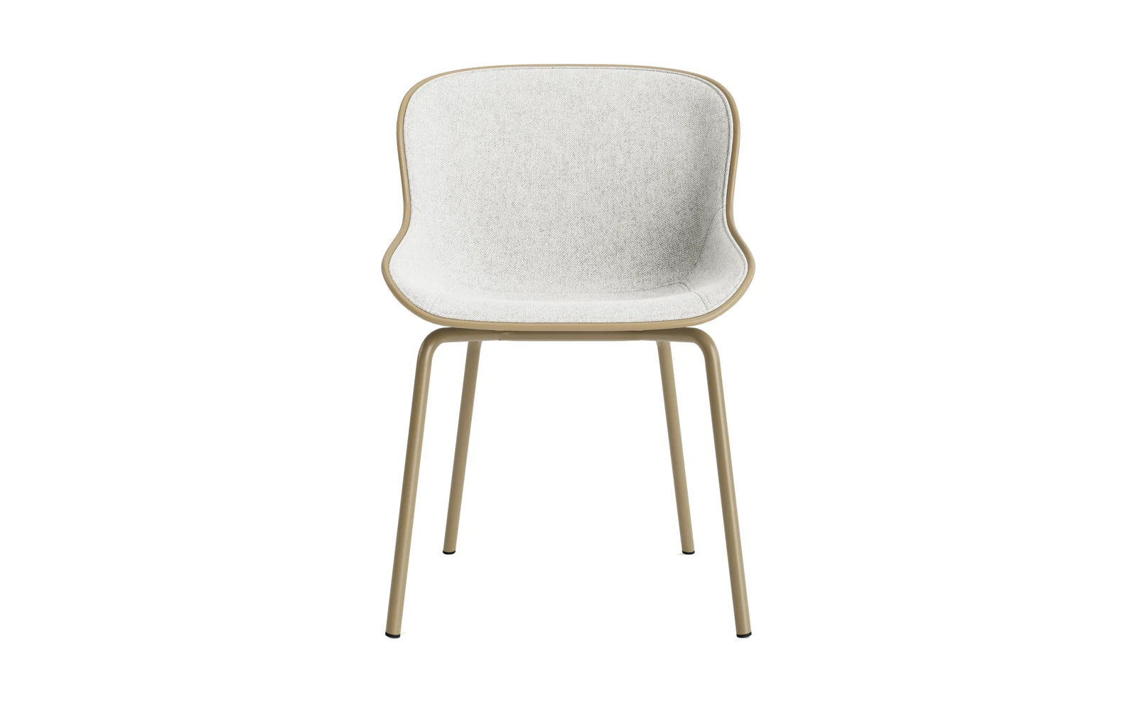 Erleben Sie den Hyg Stuhl in Sand von Normann Copenhagen – ein harmonisches Zusammenspiel aus skandinavischem Design und gemütlichem Komfort.