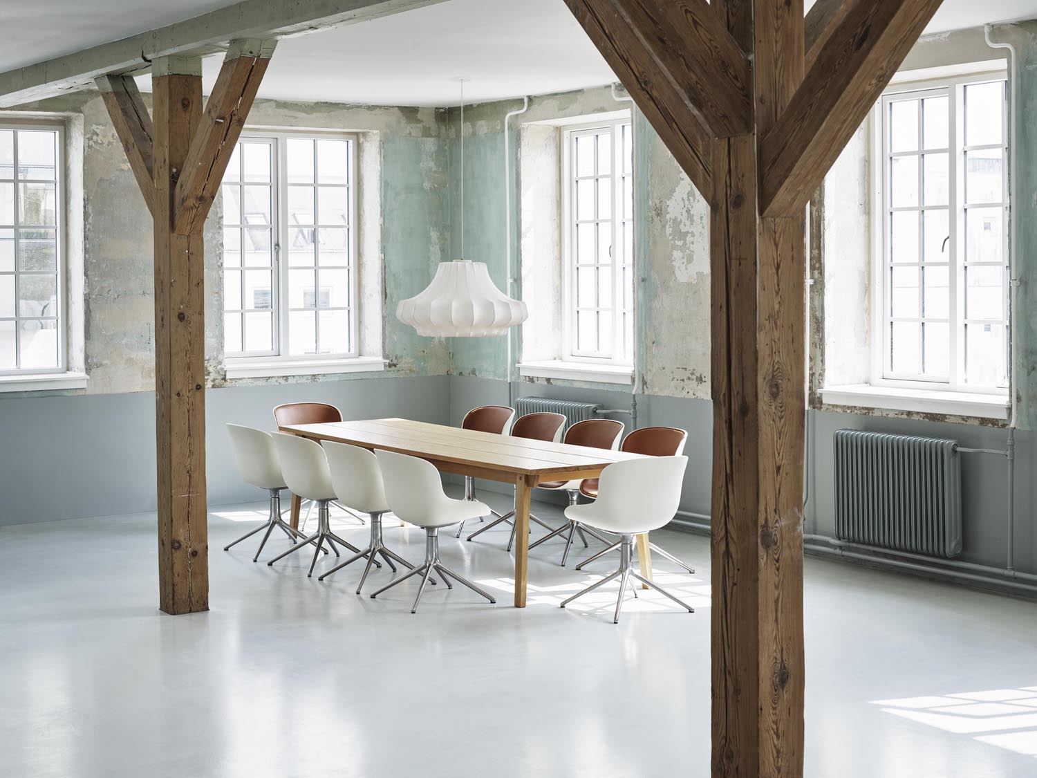 Entdecken Sie den Hyg Drehstuhl 4B von Normann Copenhagen – gepolstert in Olive/Hallingdal, vereint er skandinavisches Design mit höchstem Komfort.