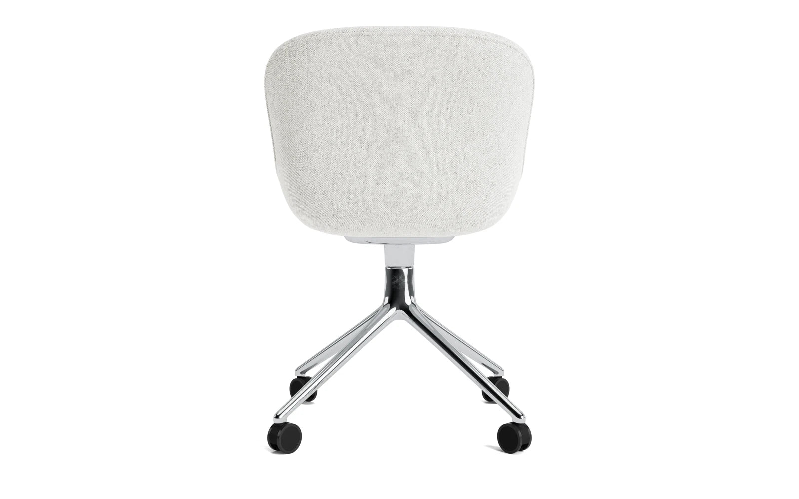 Moderner Hyg Drehstuhl mit Rollen von Normann Copenhagen, stilvoll gepolstert in Hallingdal, perfekt für zeitgemäße Wohn- und Arbeitsräume.