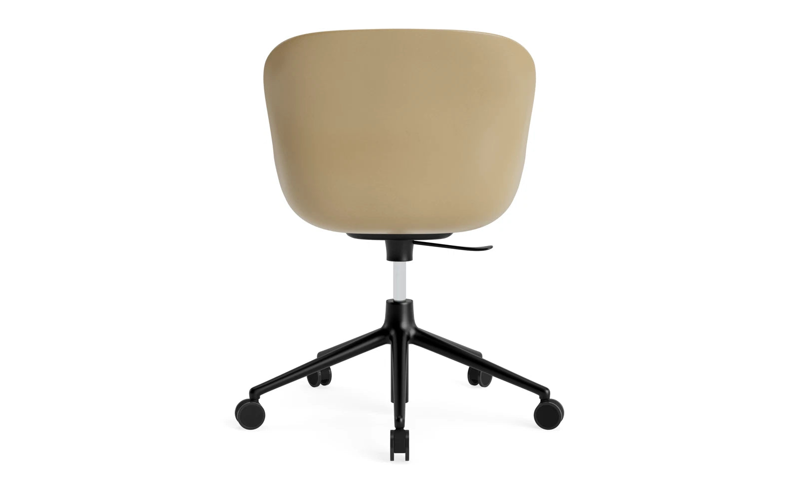Erleben Sie den Hyg Drehsessel von Normann Copenhagen: Stilvolles Design, herausragender Komfort und praktische Mobilität für jeden Raum.