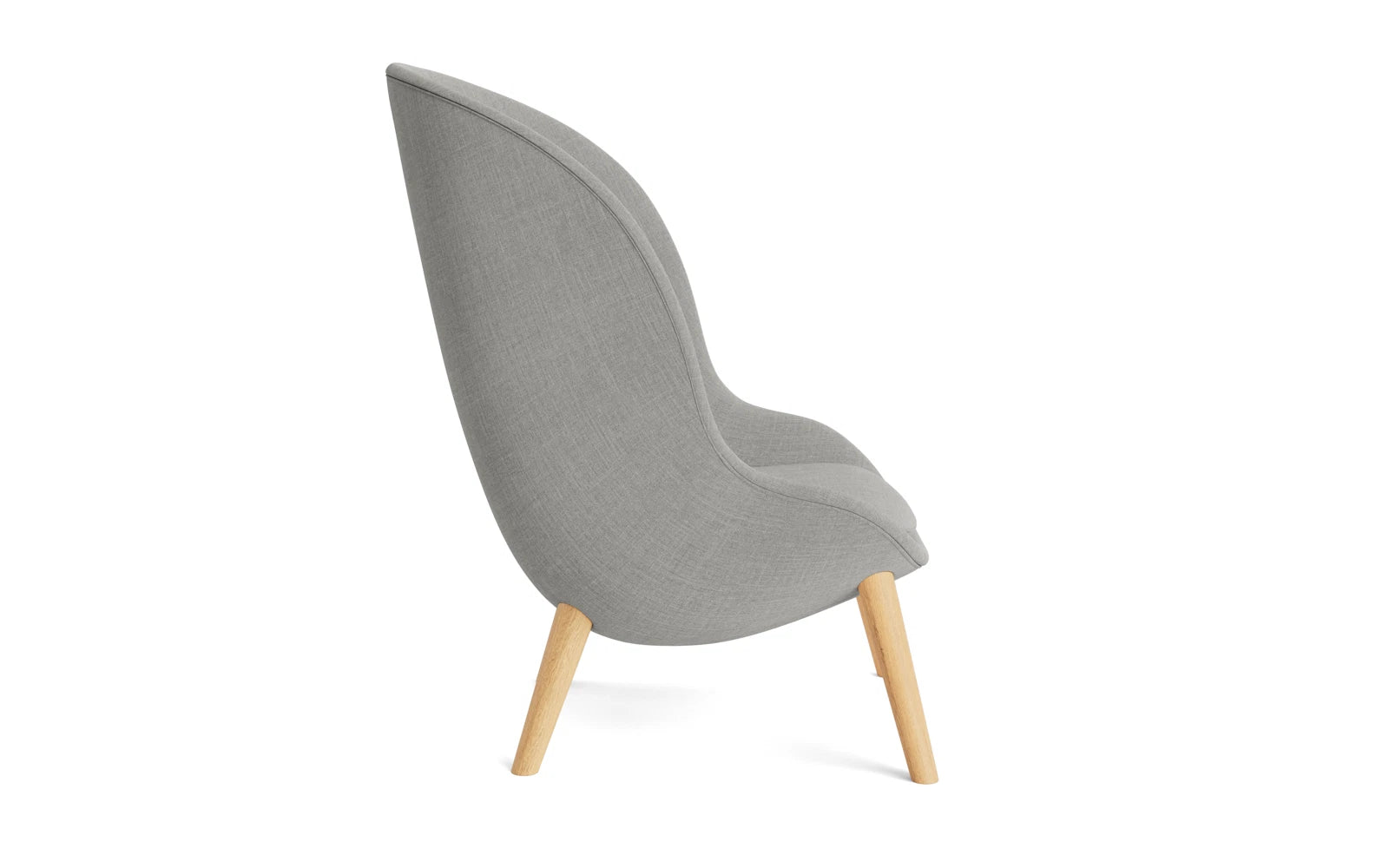 Eleganter Hyg Lounge-Sessel Hoch aus Eiche Remix von Normann Copenhagen, ideal für modernes Wohnen und entspannte Momente.