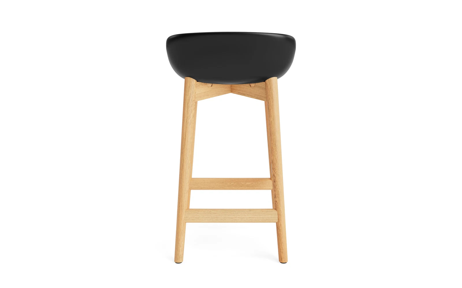 Erleben Sie den Hyg Barhocker 65 cm von Normann Copenhagen – ein elegantes, gepolstertes Möbelstück aus schwarzem Eichenholz, das skandinavische Gemütlichkeit verkörpert.