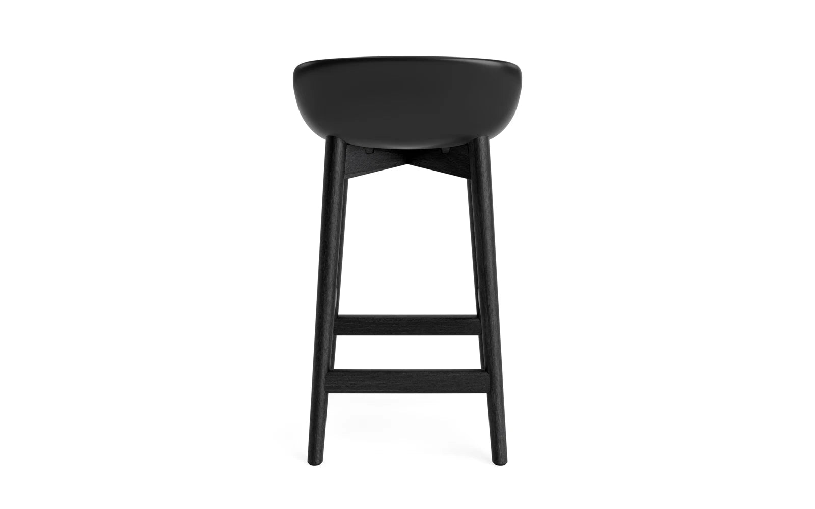 Erleben Sie den Hyg Barhocker 65 cm von Normann Copenhagen – ein elegantes Möbelstück aus schwarzer Eiche und hochwertigem Ultra-Leder, das Komfort und skandinavisches Design vereint.