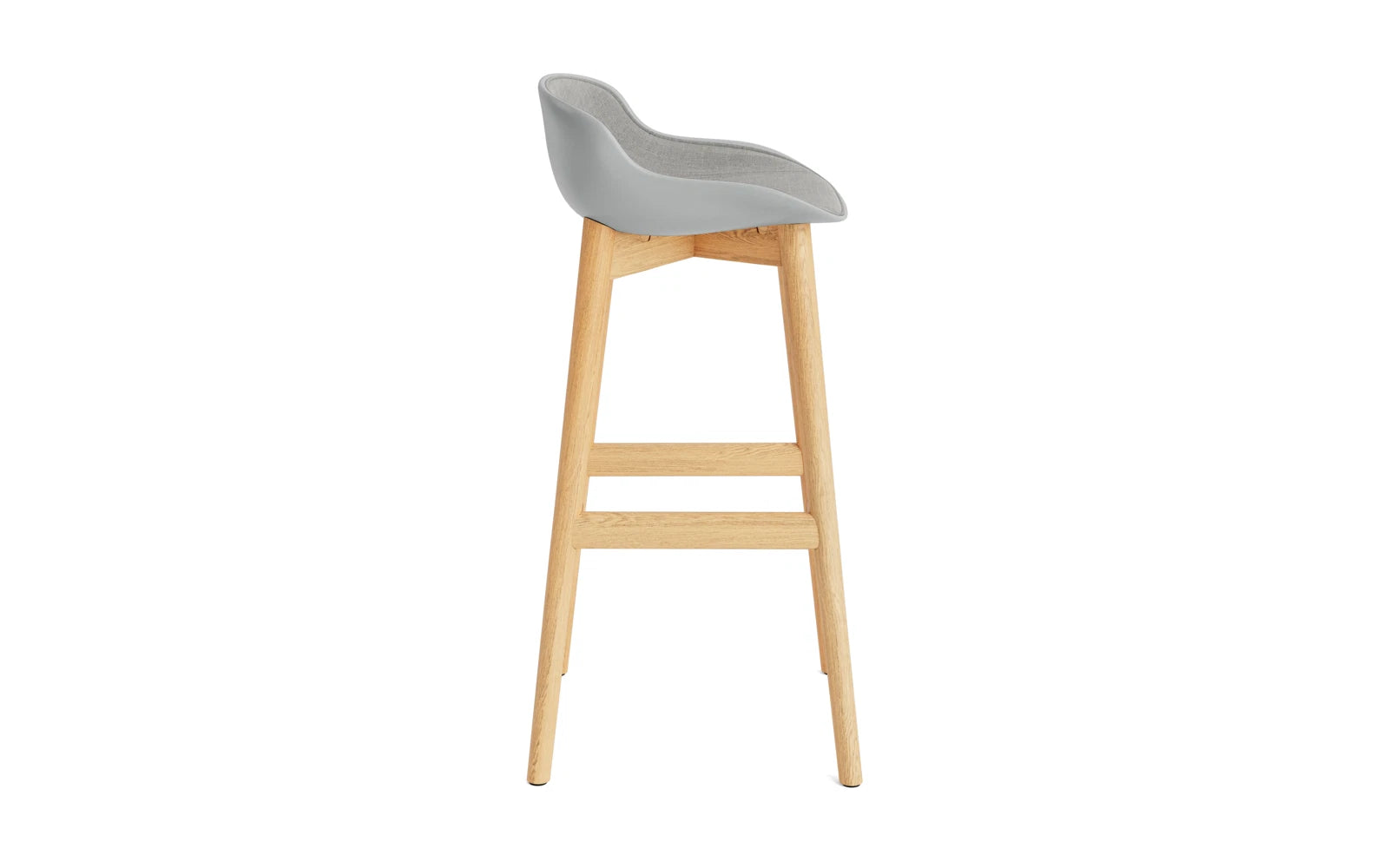 Entdecken Sie den Hyg Barhocker 75 cm von Normann Copenhagen – ein stilvolles Design mit grauem Remix-Stoff und robusten Eichenbeinen, perfekt für gesellige Momente.