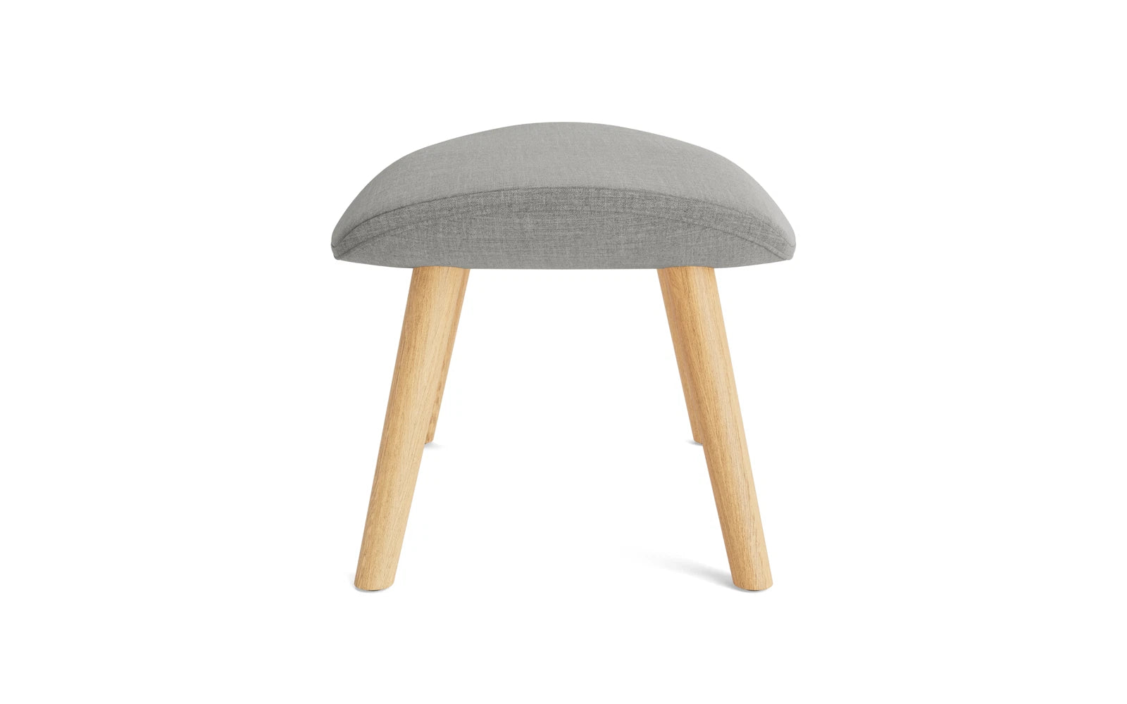 Der Hyg Fusshocker Eiche Remix von Normann Copenhagen vereint stilvolles skandinavisches Design mit gemütlicher Funktionalität für Ihr Zuhause.