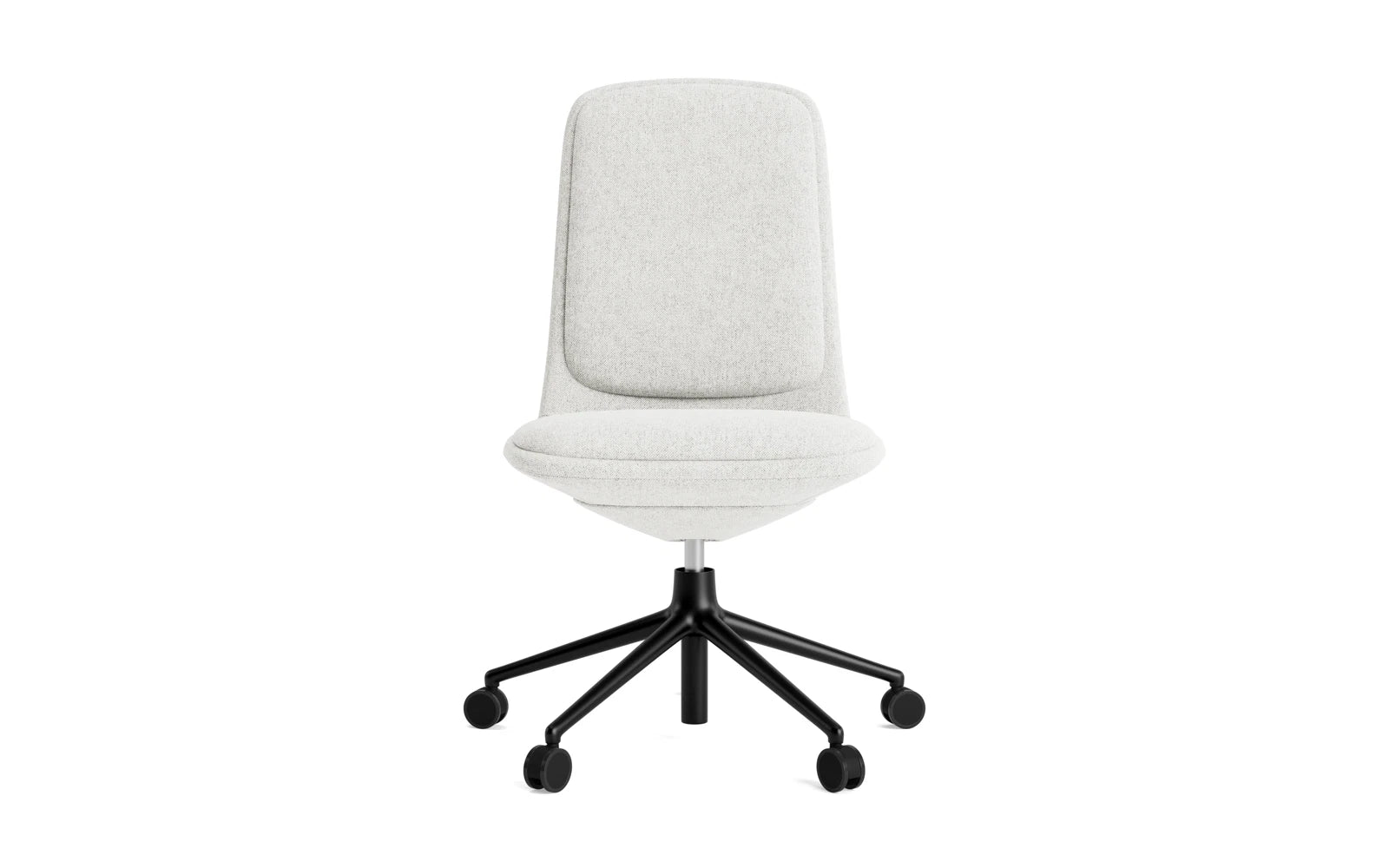 Entdecken Sie den Off Chair niedrig 5W mit Gaslift in elegantem schwarzem Aluminium und komfortablem Hallingdal-Kissen von Normann Copenhagen – der perfekte Bürostuhl für stilvolle Arbeitsplätze.