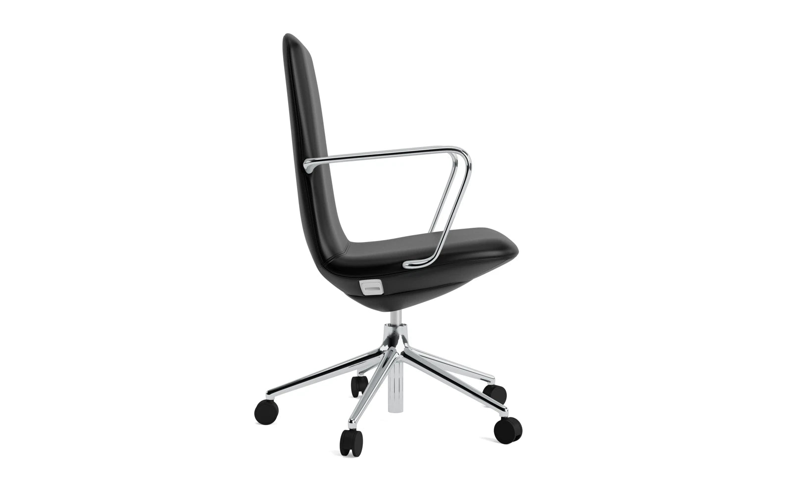 Erleben Sie den Off Armchair von Normann Copenhagen: Ein eleganter, anpassbarer Bürostuhl mit modernem Design, ideal für ergonomisches Arbeiten.