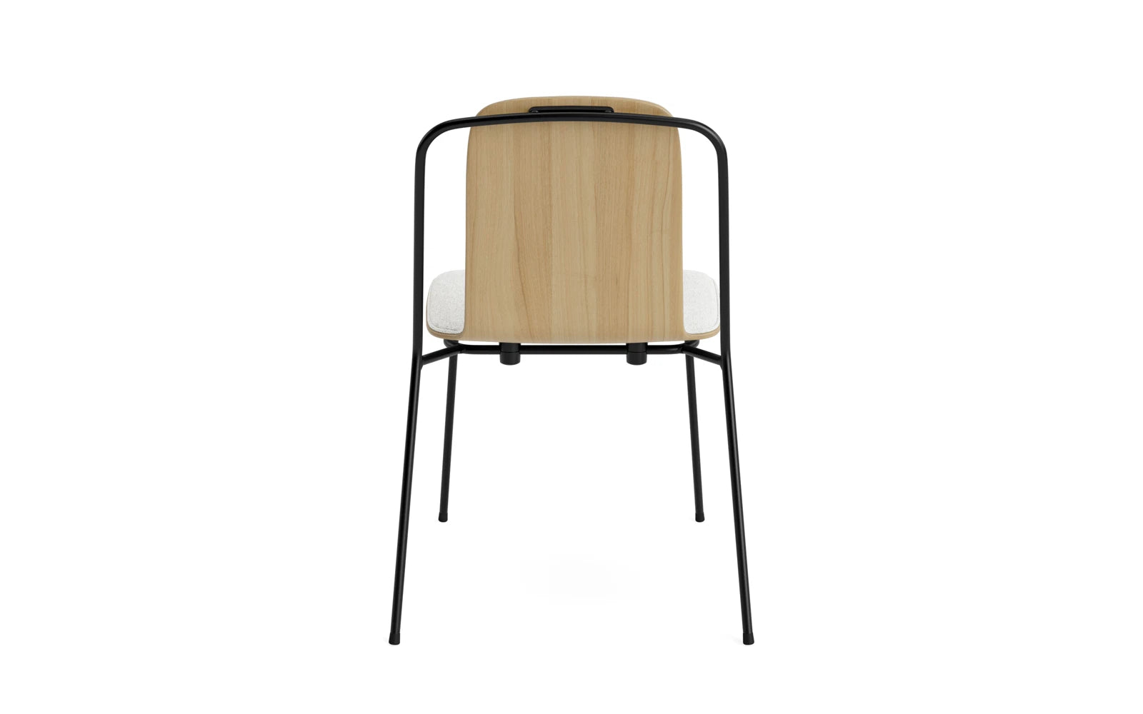 Entdecken Sie den eleganten Studio Stuhl von Normann Copenhagen: Schwarz, mit einem stabilen Stahlgestell und hochwertigem Eichenfurnier, ideal für jeden Raum.