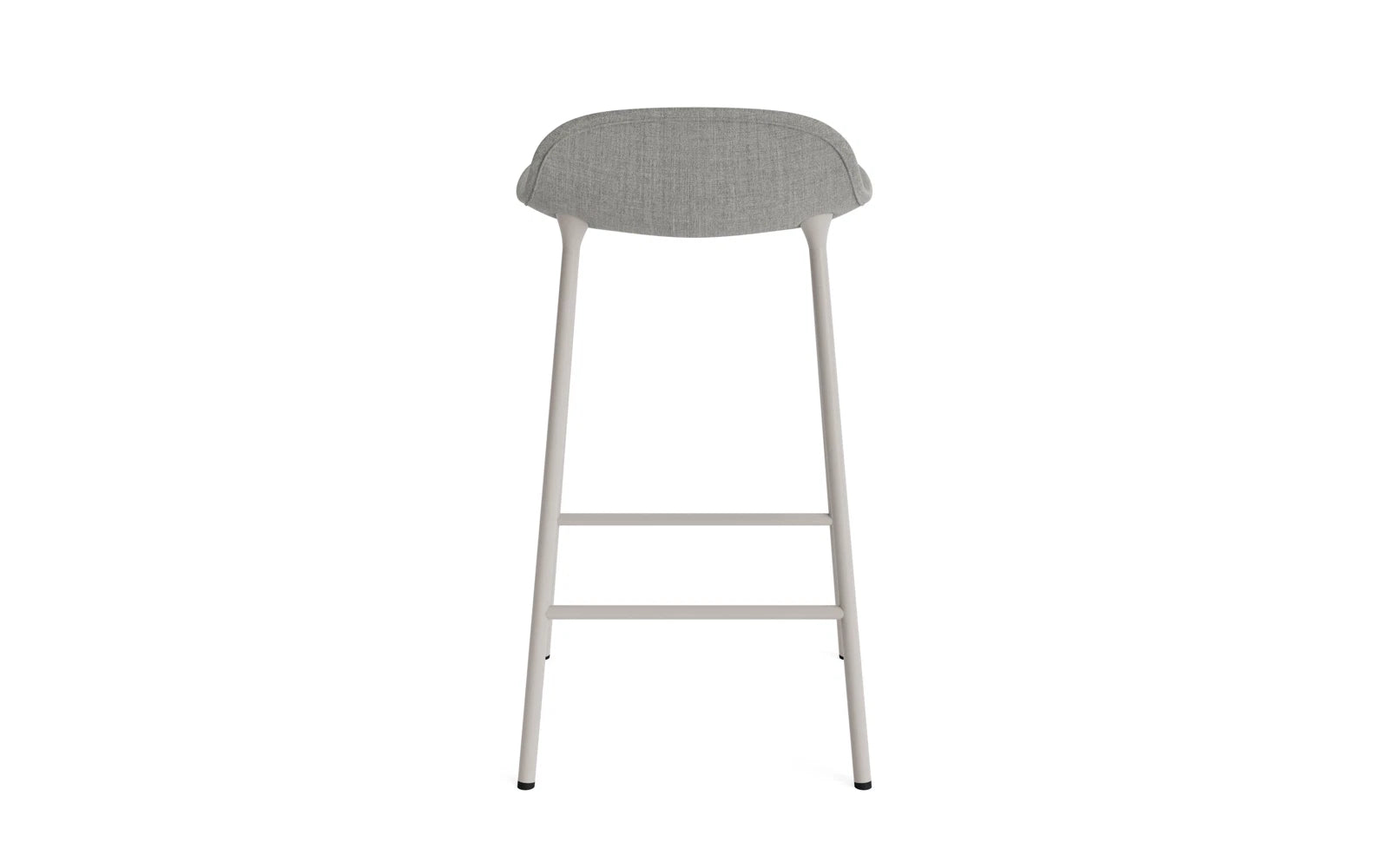 Erleben Sie den Form Barstuhl 65 cm in elegantem warmen Grau. Gepolstert und mit robustem Stahlgestell, vereint er skandinavisches Design und Komfort.