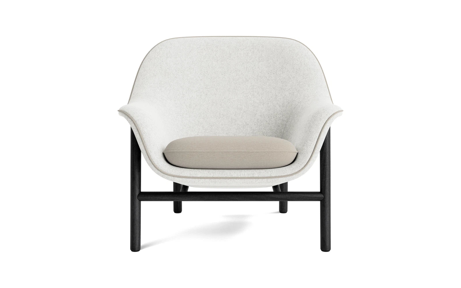 Eleganter Drape Lounge Sessel von Normann Copenhagen, der mit seinen sanften Linien und einladenden Armlehnen eine stilvolle Entspannungsoase schafft.