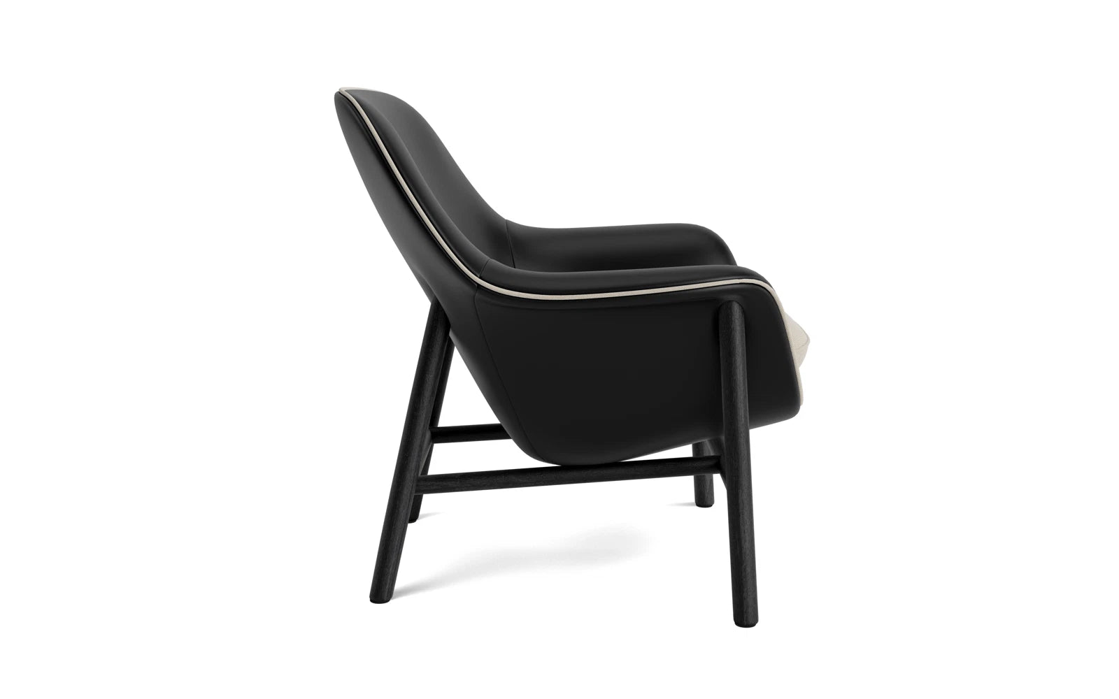 Der Drape Lounge-Sessel in Schwarz und Eiche Ultra bietet eine harmonische Kombination aus modernem Design und gemütlicher Sitzgelegenheit.