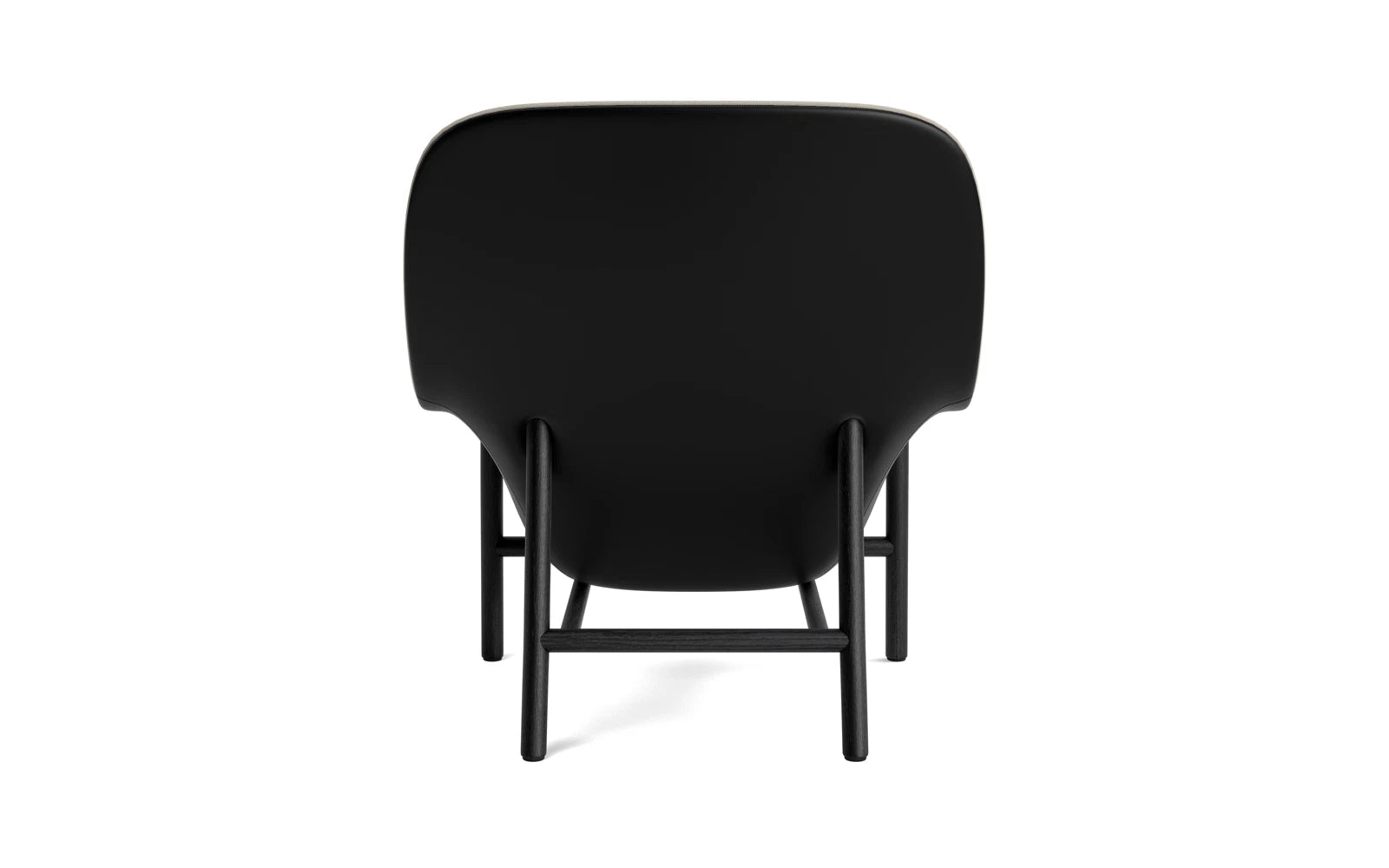 Eleganter Drape Lounge-Sessel aus hoch schwarzer Eiche Ultra von Normann Copenhagen, ideal für stilvolle Entspannung und modernes Wohndesign.