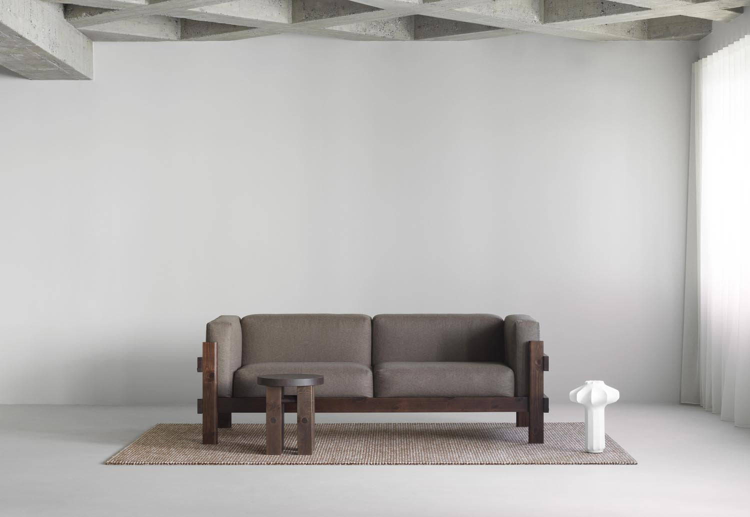 Stilvolles 3-Sitzer Sofa Kube in dunklem Braun von Normann Copenhagen – ideal für moderne Wohnkonzepte und gemütliche Atmosphäre.