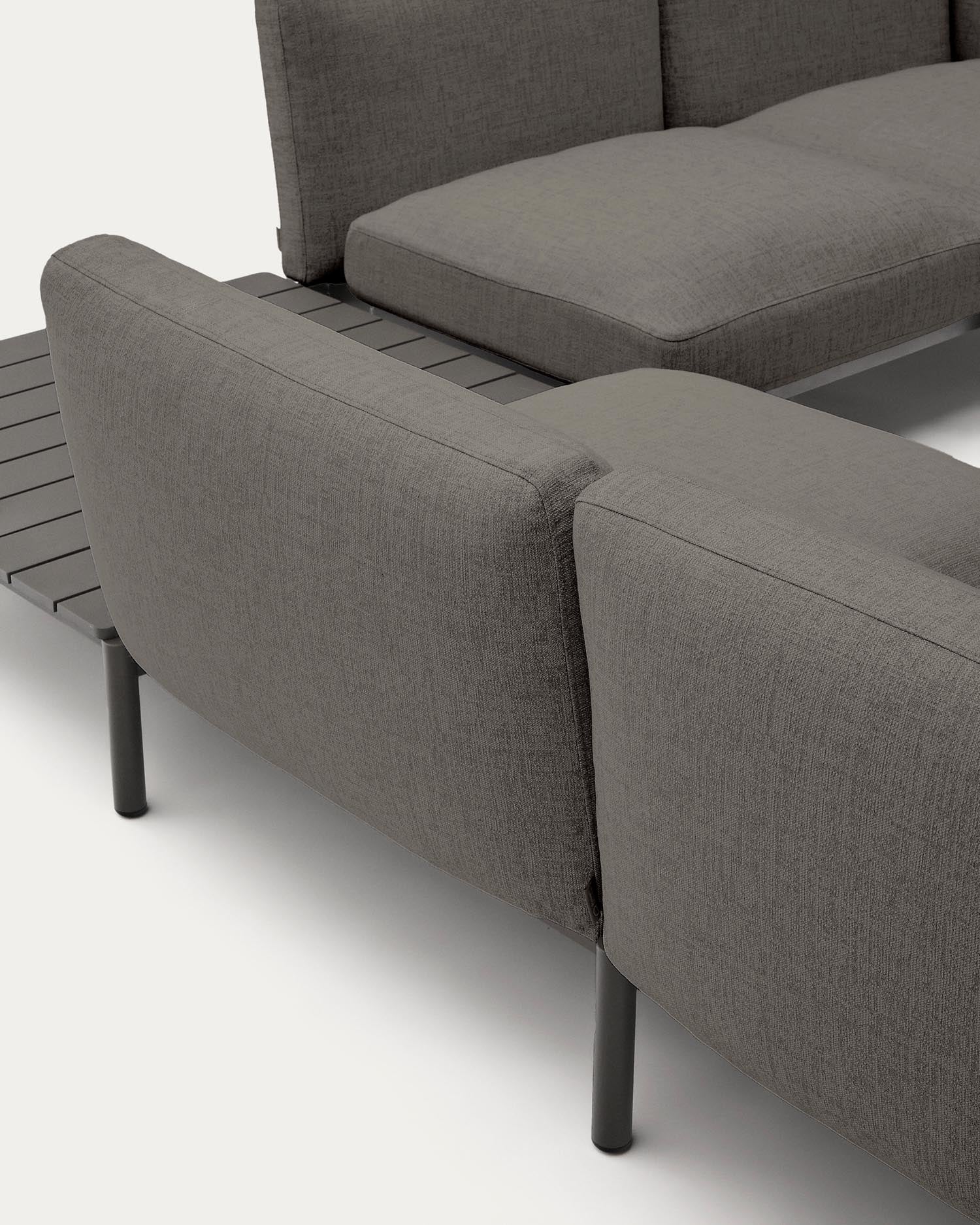 Modulares Outdoor-Ecksofa Sorells in modernem Grau, bietet Platz für 4 Personen und vereint Stil mit Komfort für entspannte Stunden im Freien.