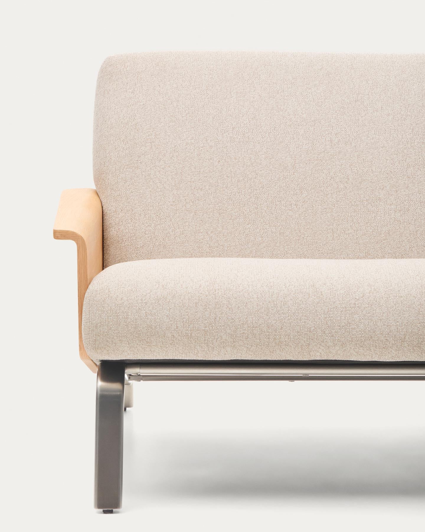 Elegantes 3-Sitzer-Sofa Amsen in beiger Chenille, gefertigt aus hochwertigem Eichensperrholz mit stabilen Edelstahlbeinen, perfekt für jedes Wohnzimmer.
