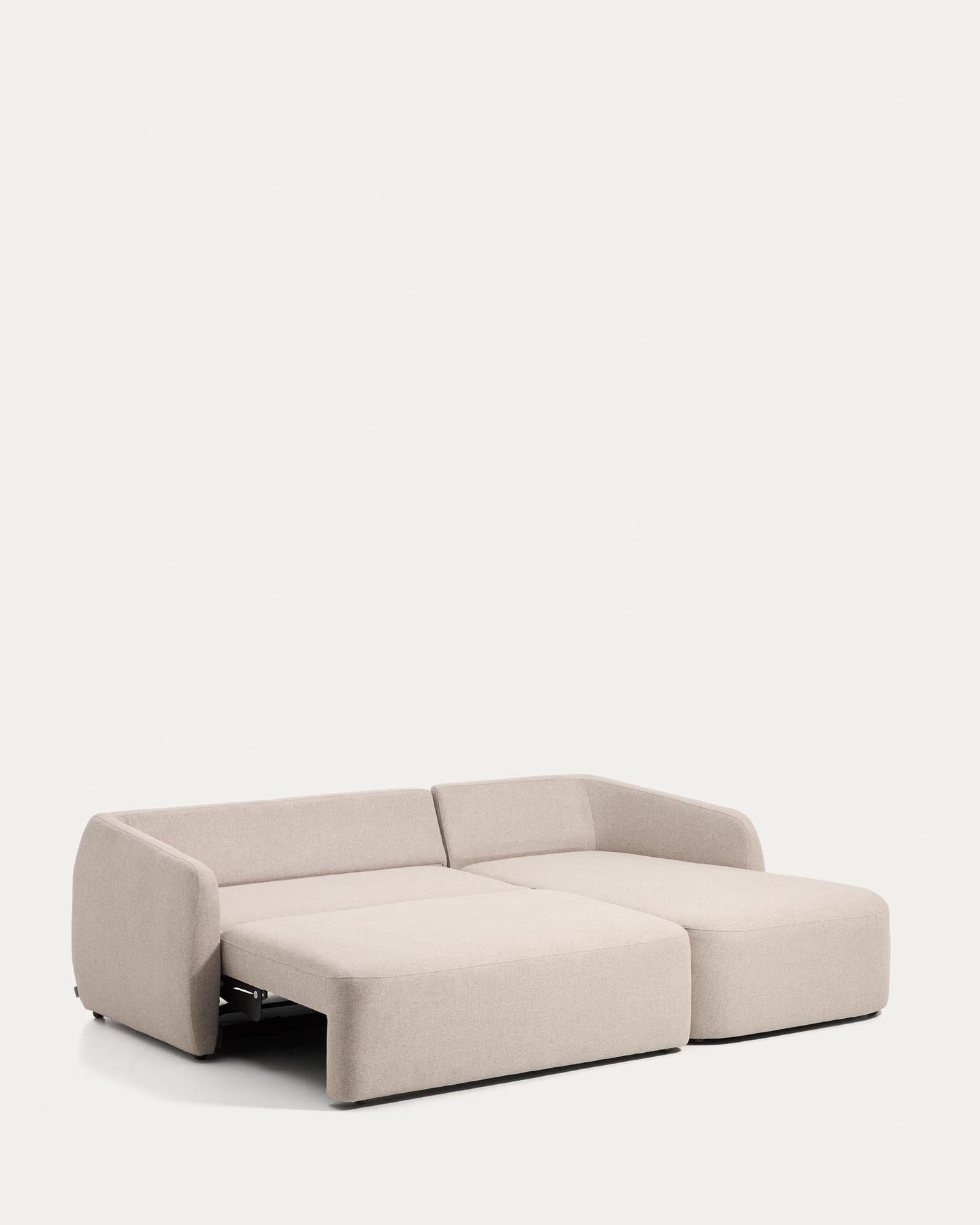 Elegantes 3-Sitzer-Bettsofa Laira in beigem Chenille mit praktischer rechter Chaiselongue, perfekt für stilvolle Wohnräume.