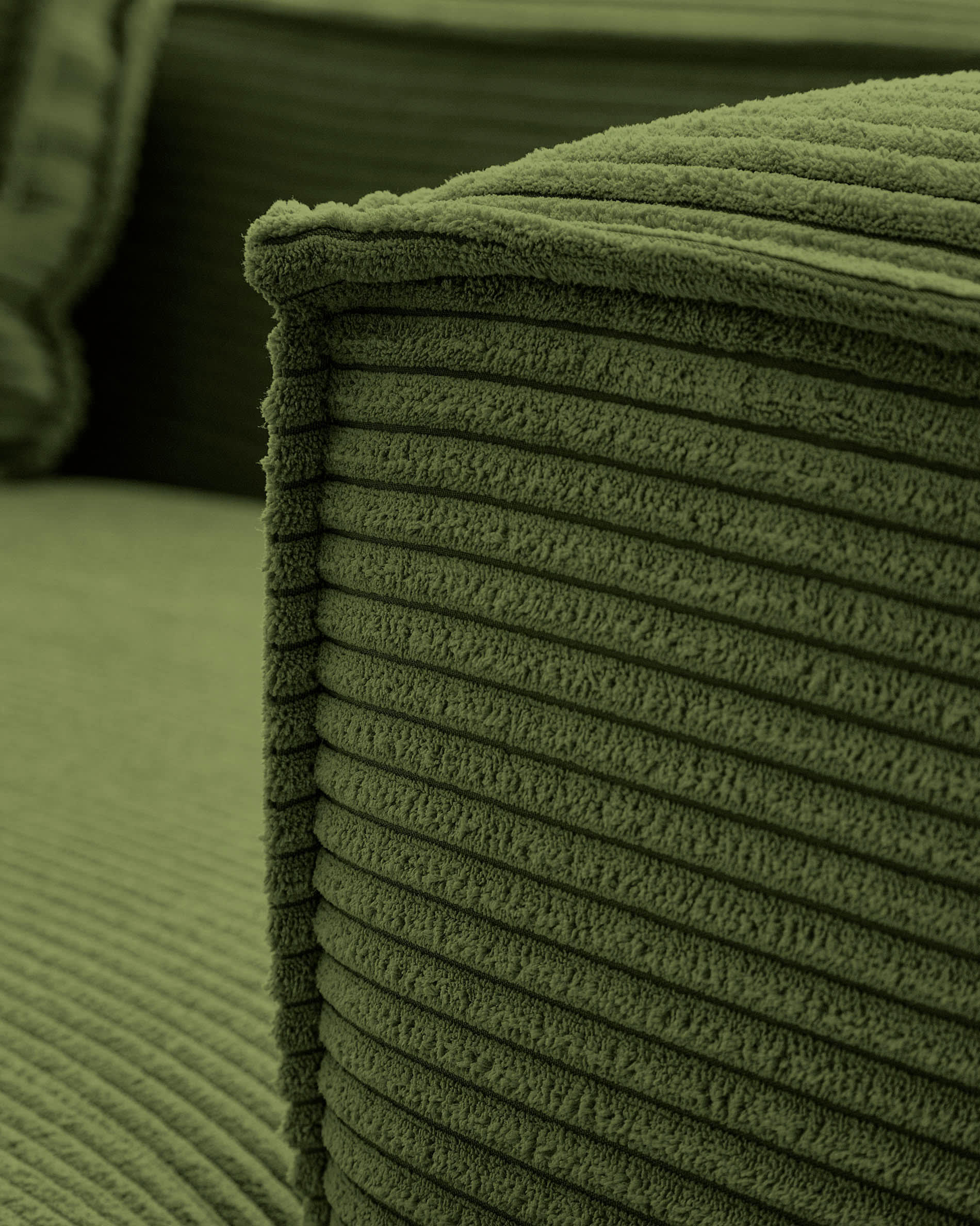 Elegantes 2-Sitzer-Sofa Blok mit rechter Chaiselongue, grünem Cord und 240 cm Breite – perfekter Komfort und modernes Design für Ihr Zuhause.