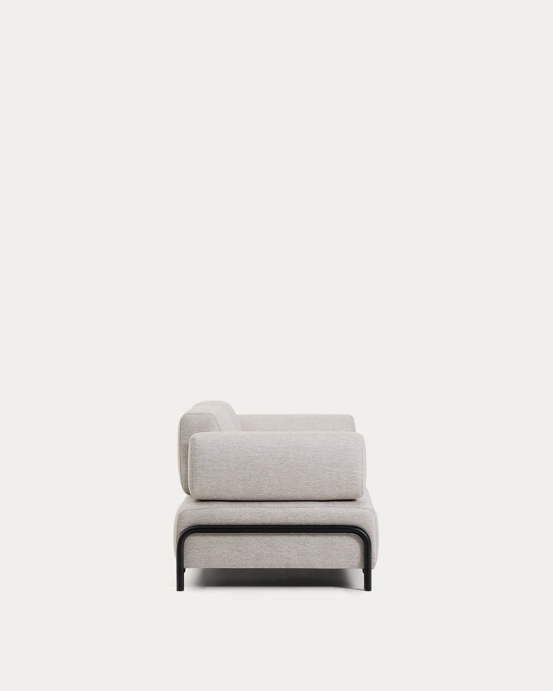 Stylisches 2-Sitzer-Sofa Compo in Graubeige, kombiniert mit einem robusten schwarzen Metallgestell, perfekt für zeitgemäße Inneneinrichtungen.
