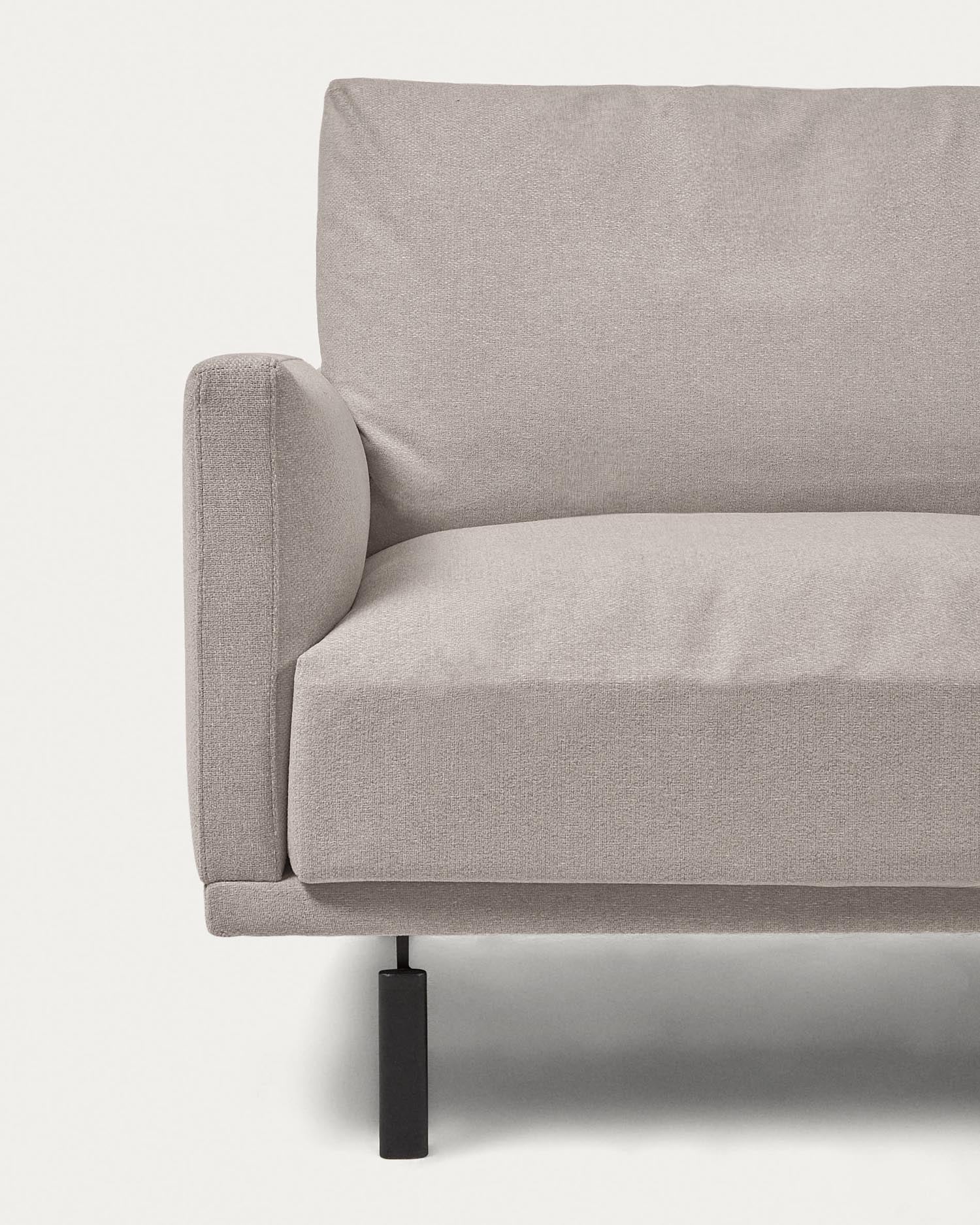 Beige Galene 2-Sitzer Sofa von Kave Home, 174 cm, stilvolles und umweltfreundliches Design für einladende Wohnräume.